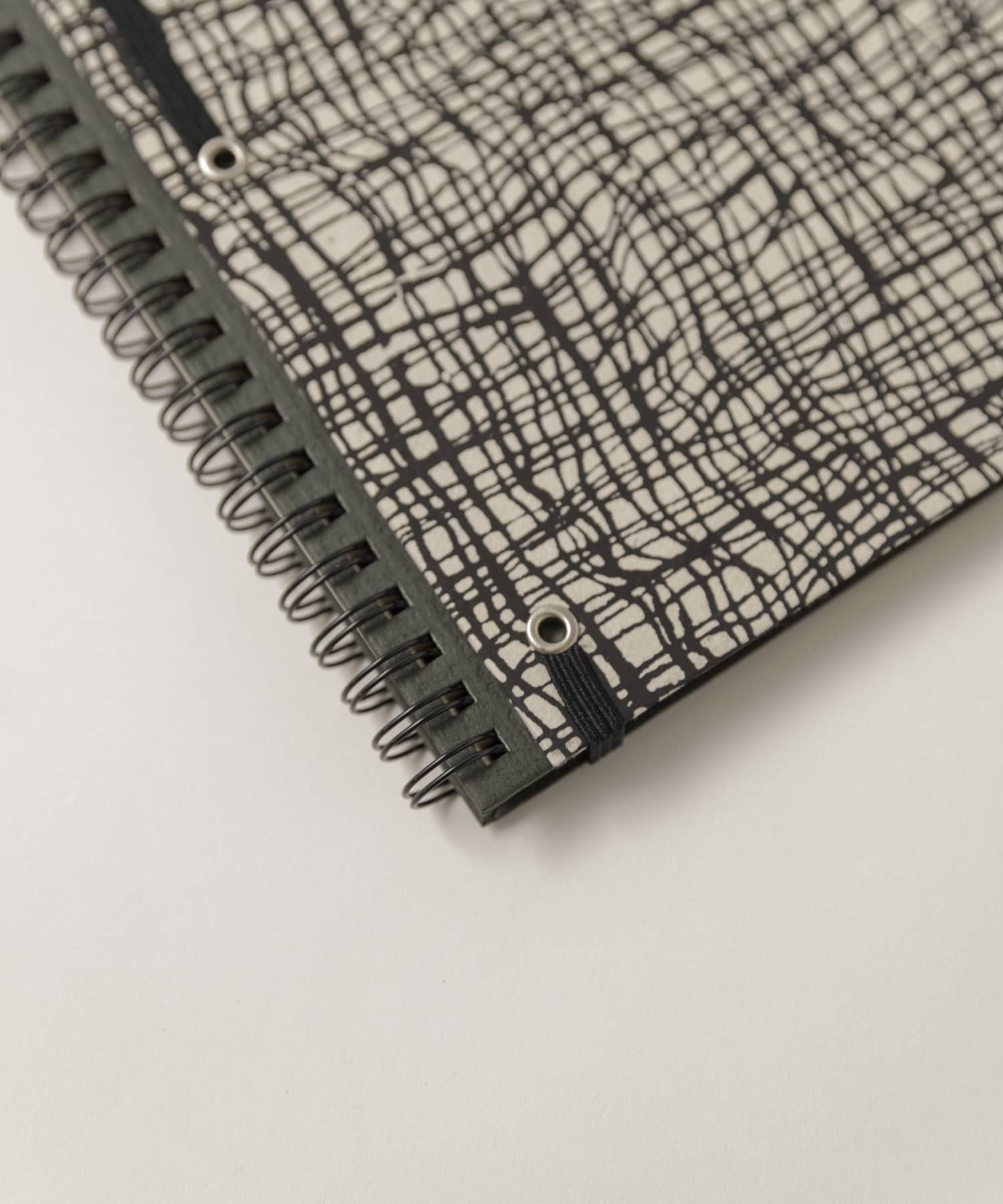 &PAPERS　別注TRI A5 NOTEBOOK grid black -