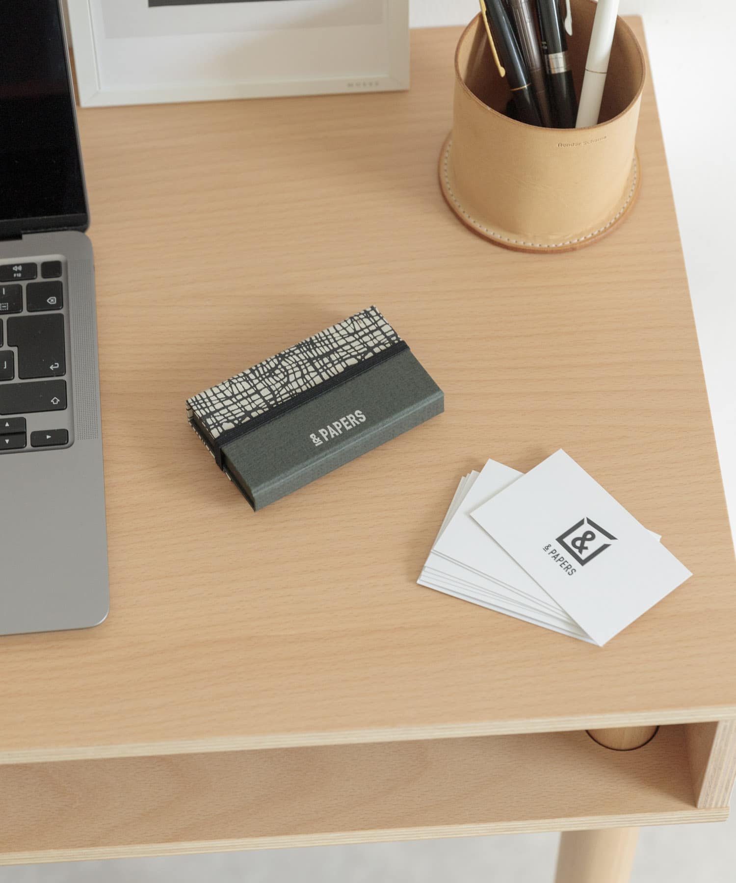 &PAPERS　別注TRI CARD CASE grid black -