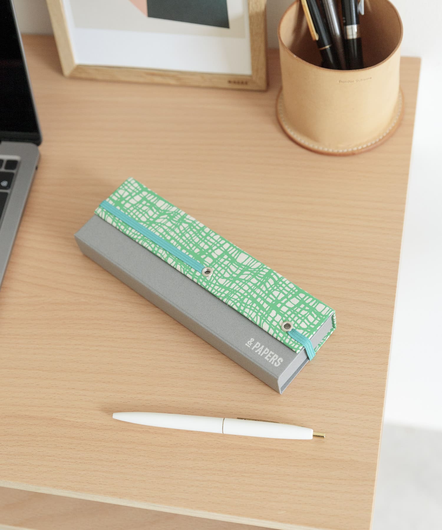 &PAPERS　別注TRI PEN CASE