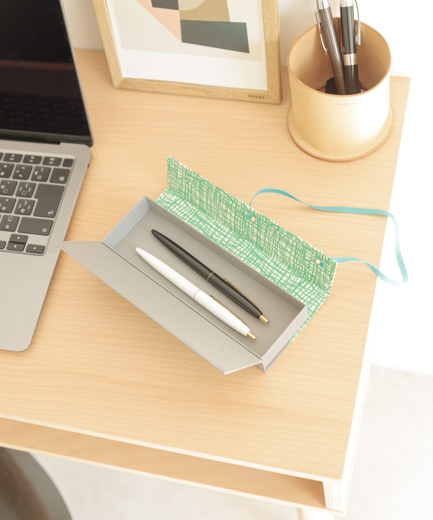 &PAPERS　別注TRI PEN CASE grid green -