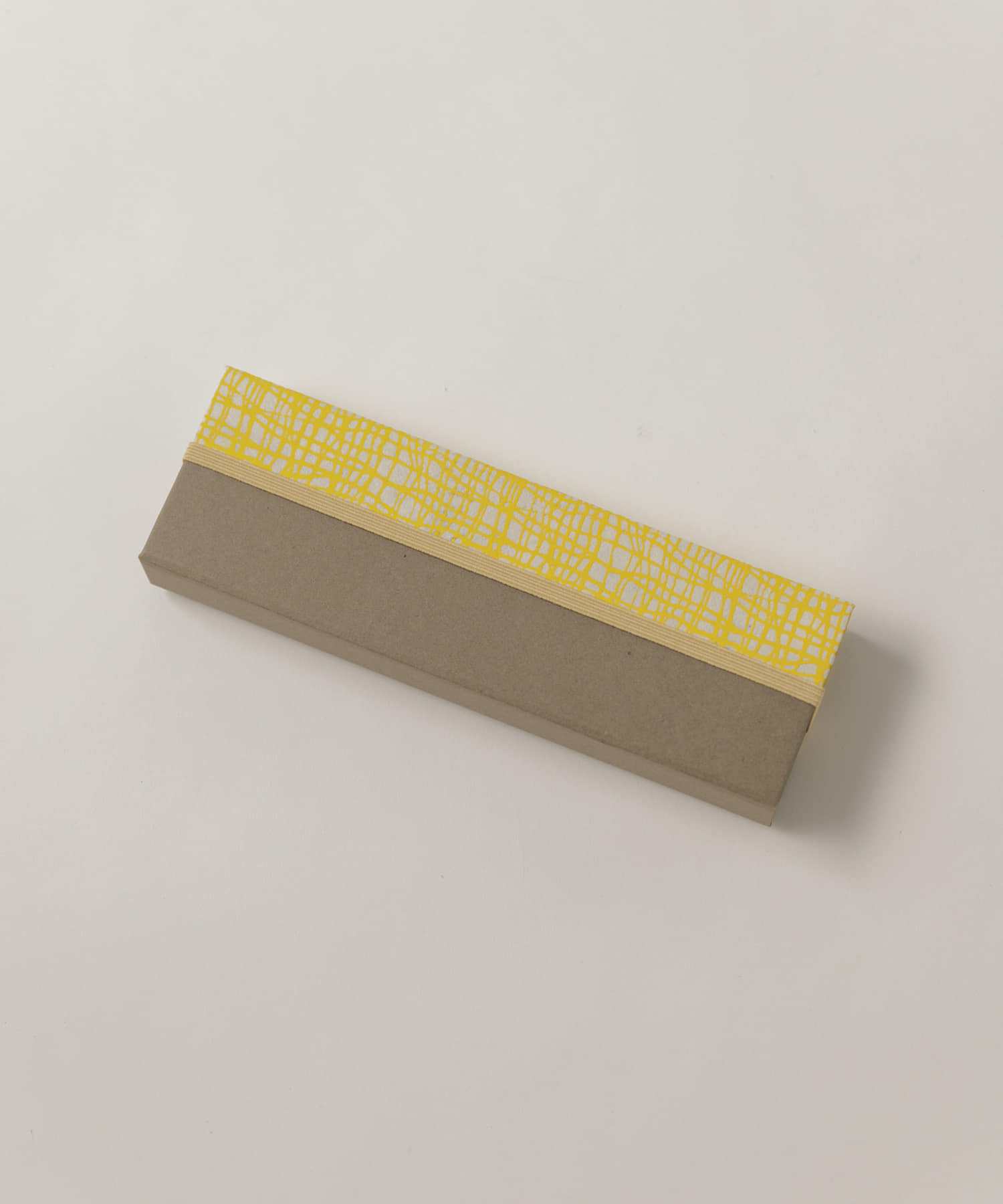 &PAPERS　別注TRI PEN CASE gridyellow -