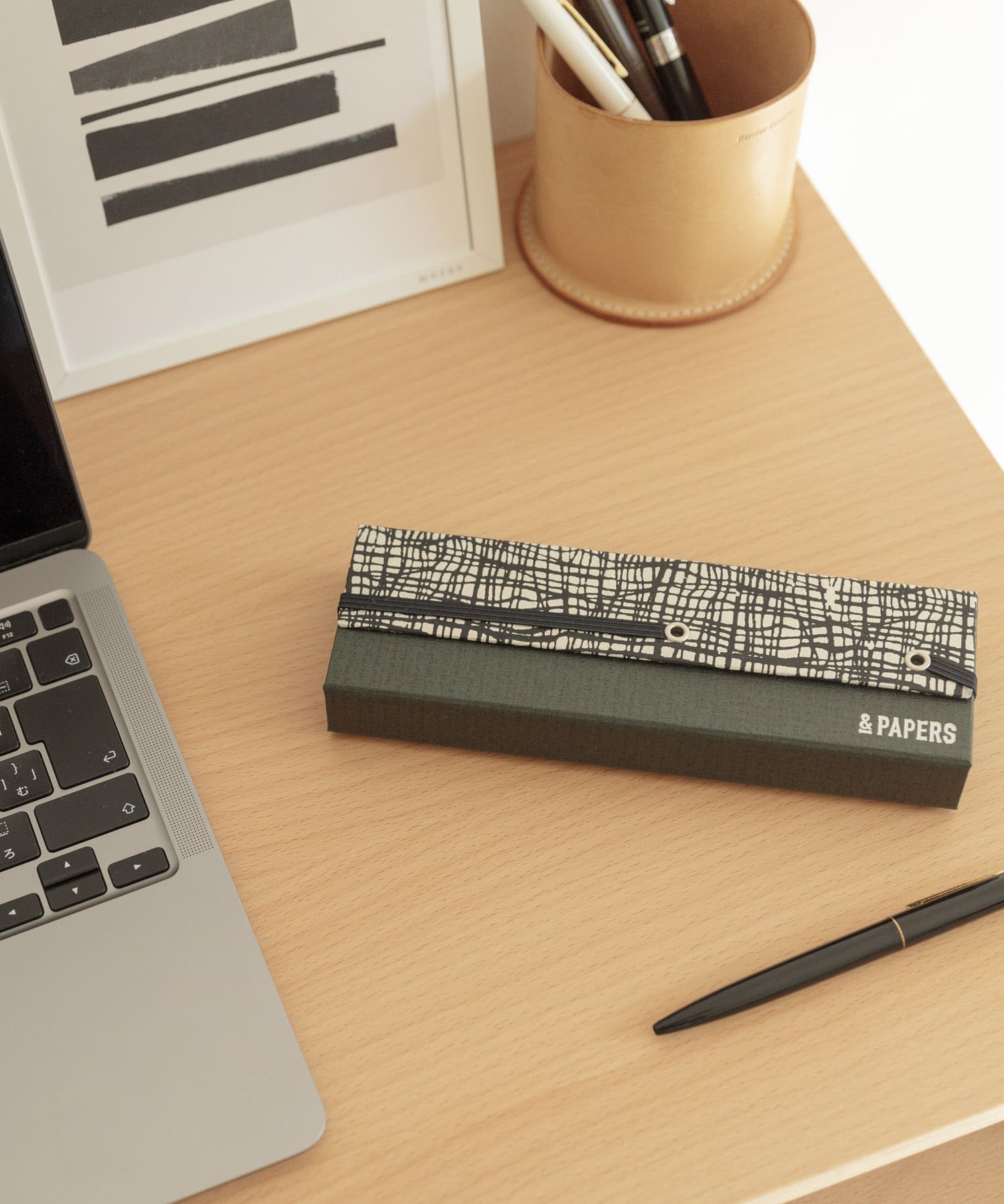 grid black