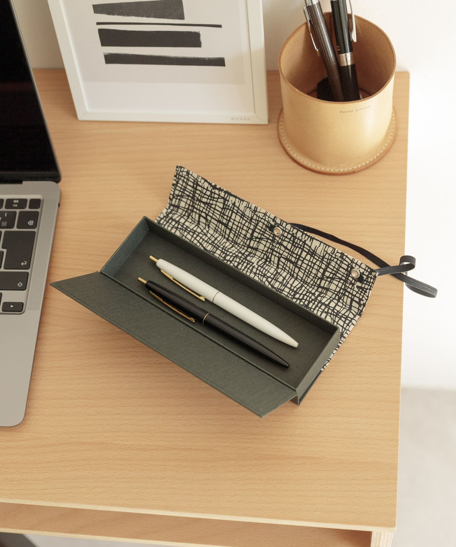 grid black