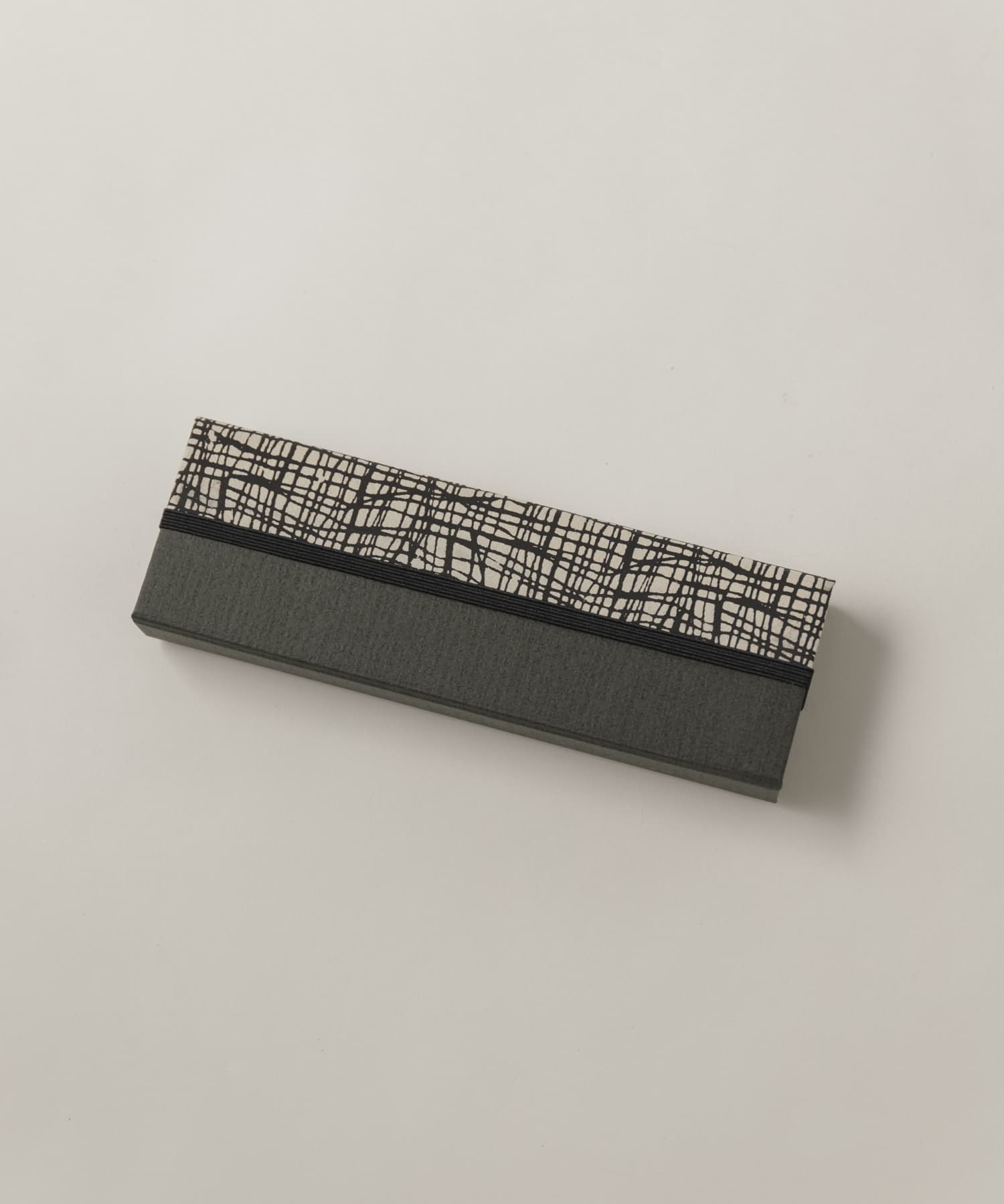 grid black