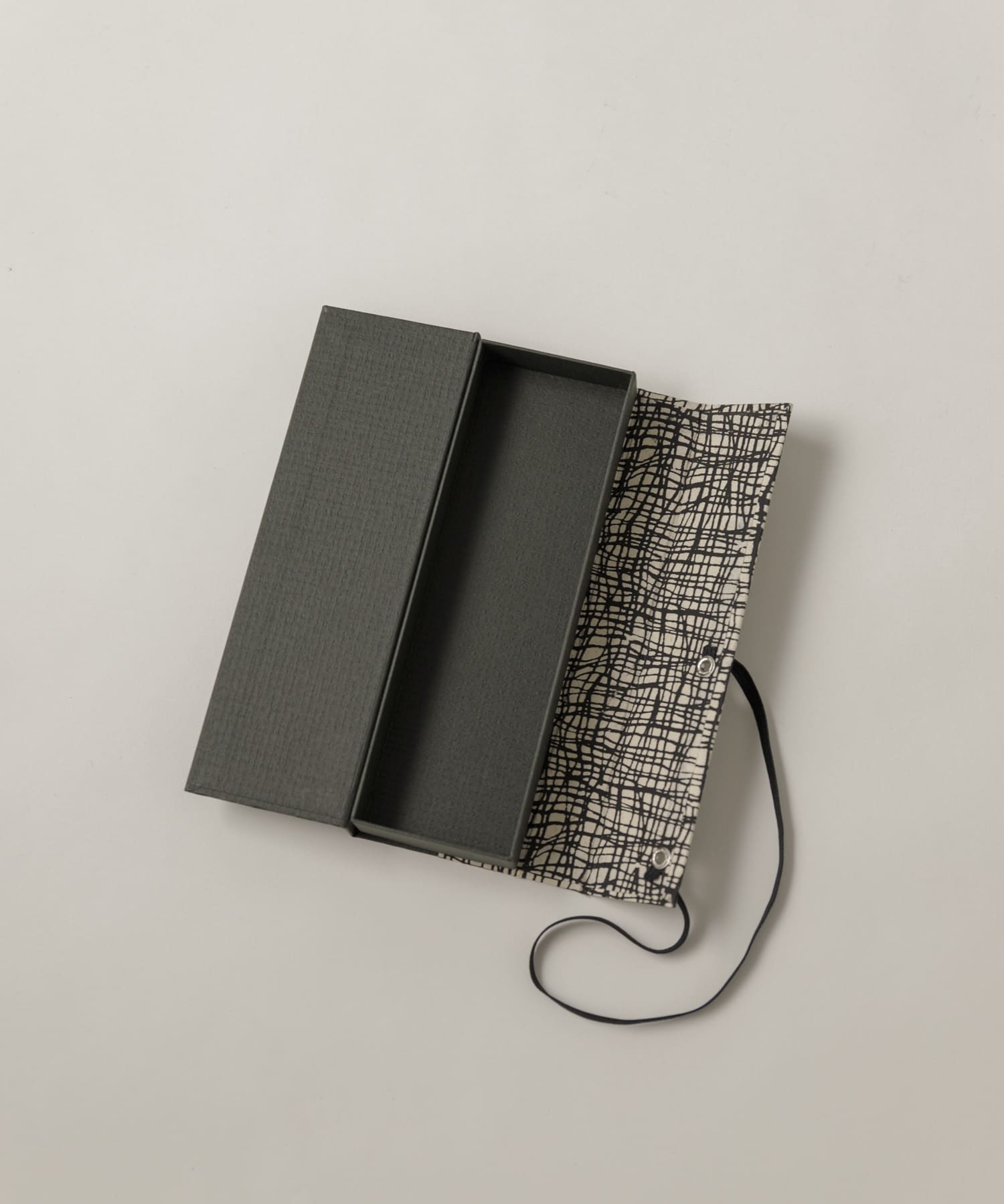 grid black