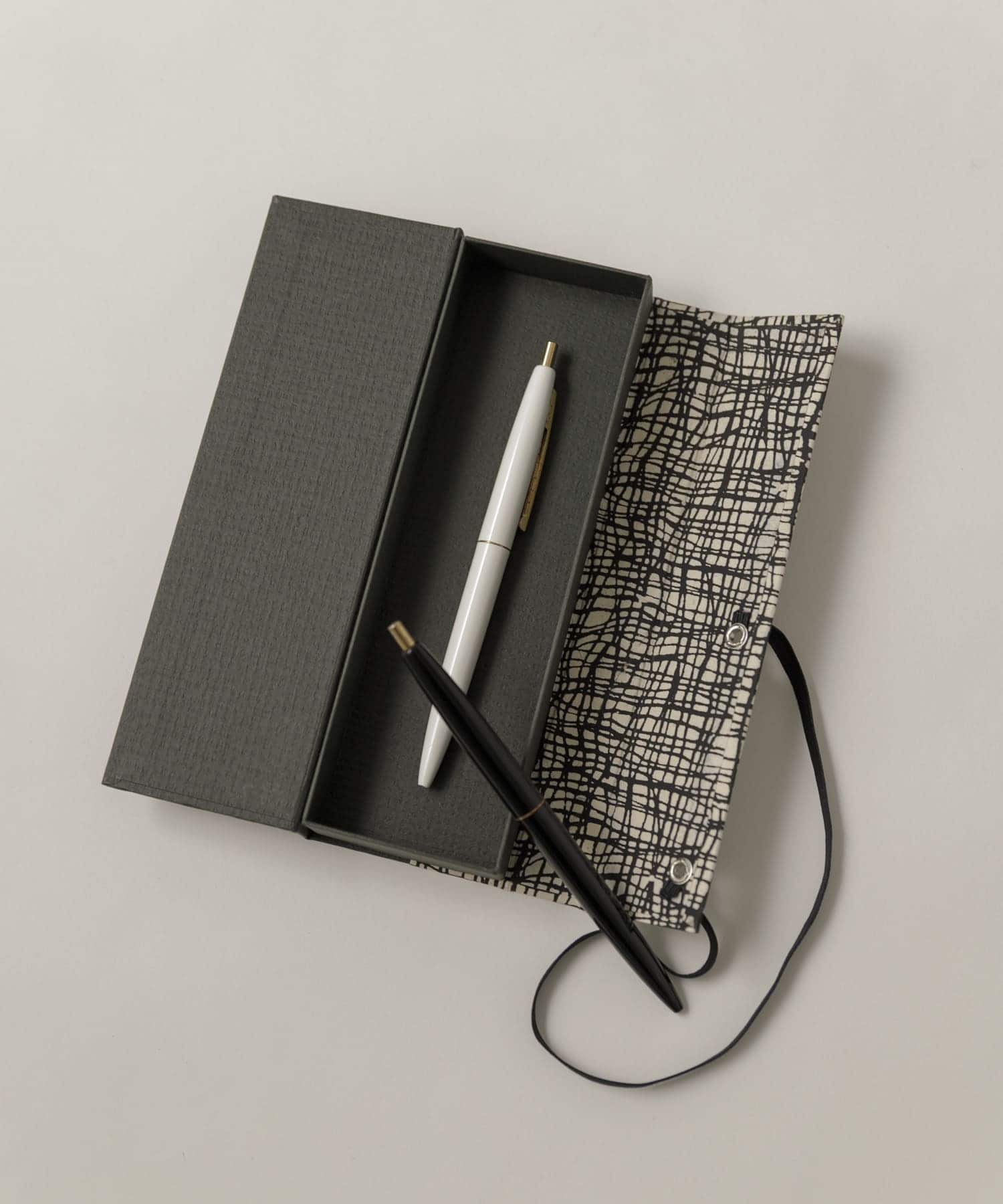 &PAPERS　別注TRI PEN CASE grid black -