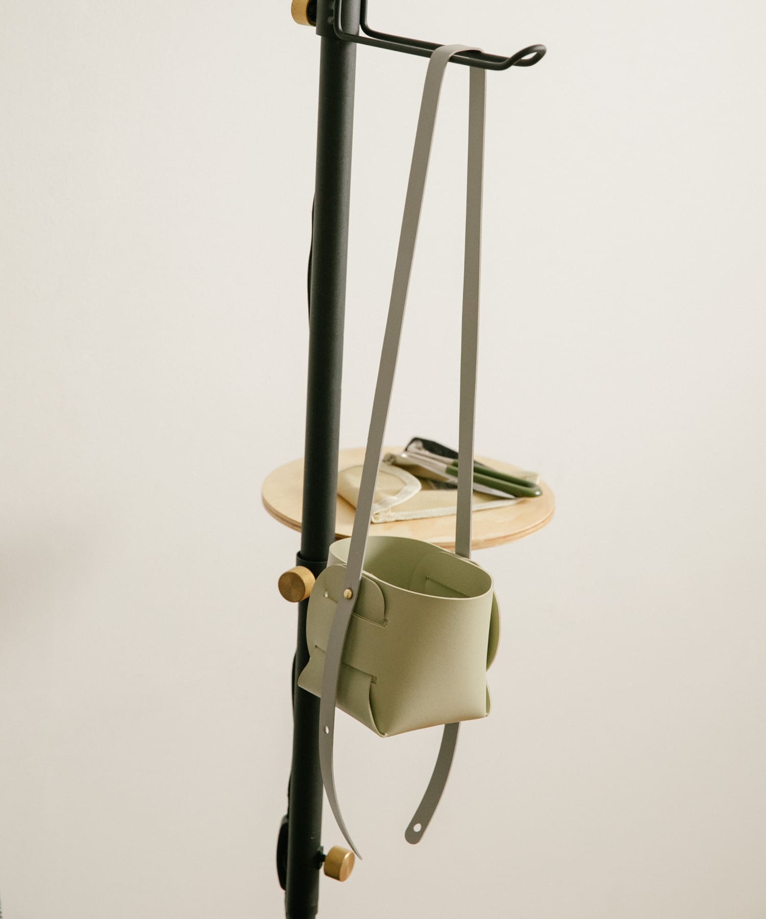 amabro　SOFT LEATHER POT Green Beg -