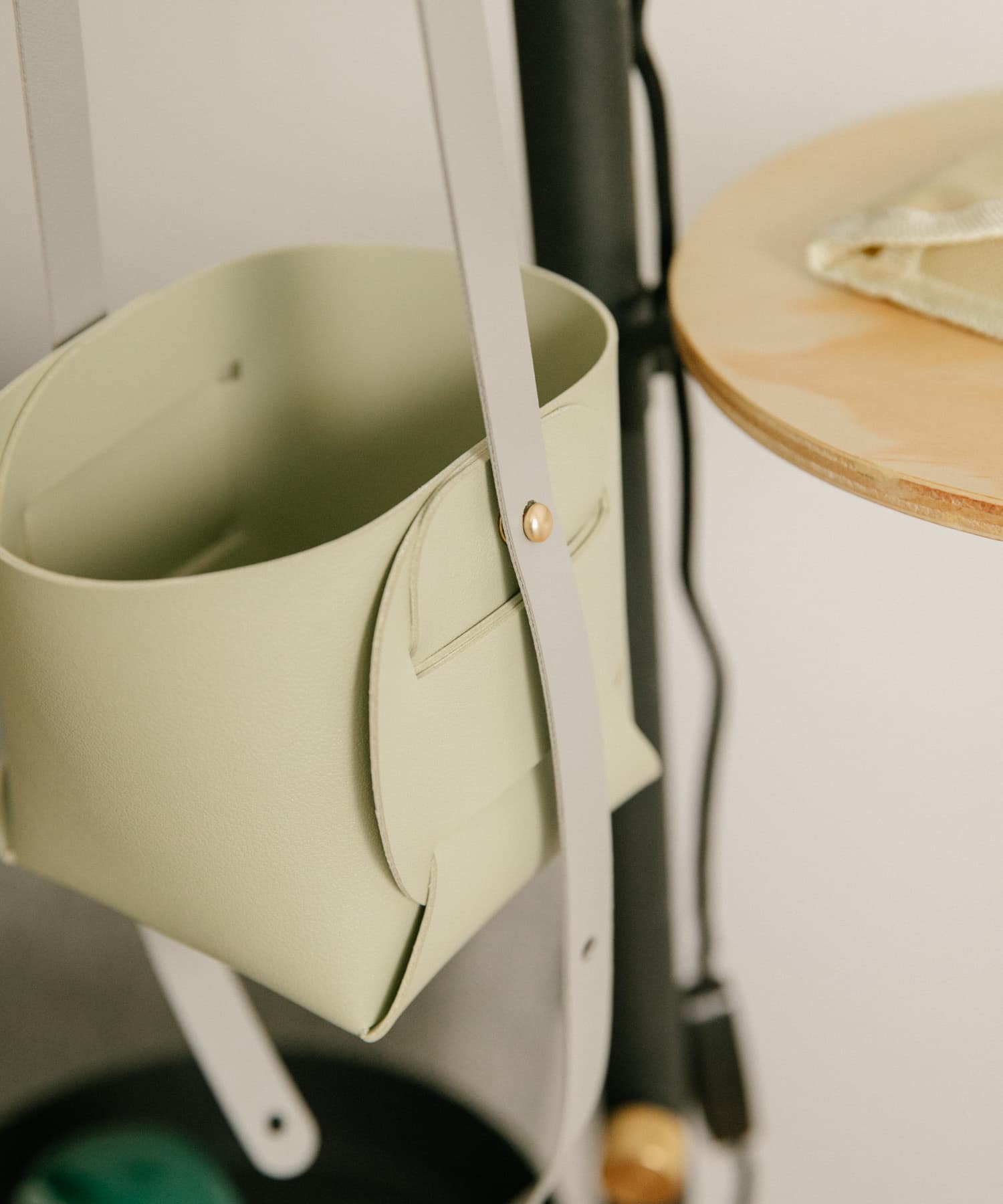 amabro　SOFT LEATHER POT Green Beg -