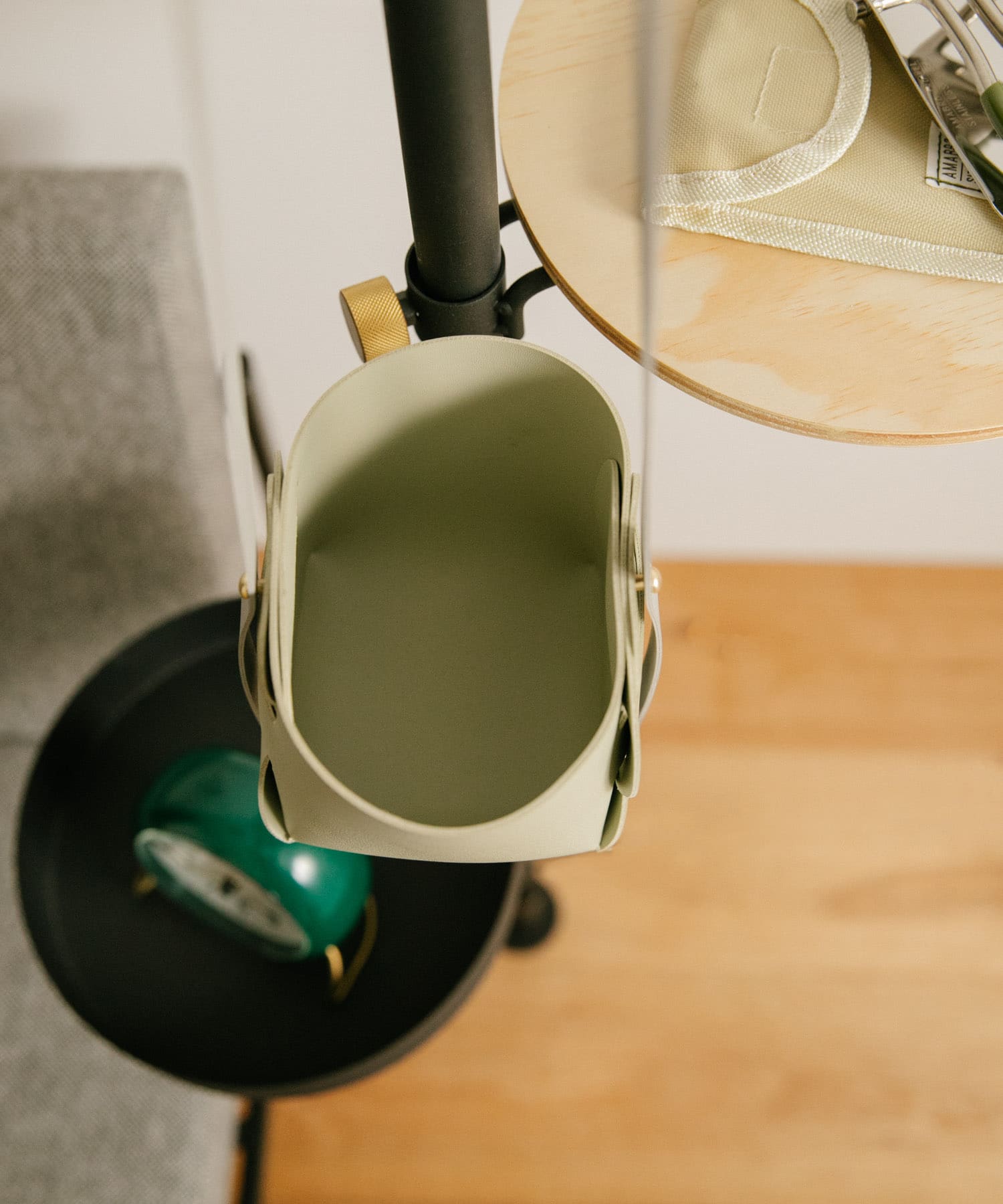 amabro　SOFT LEATHER POT Green Beg -