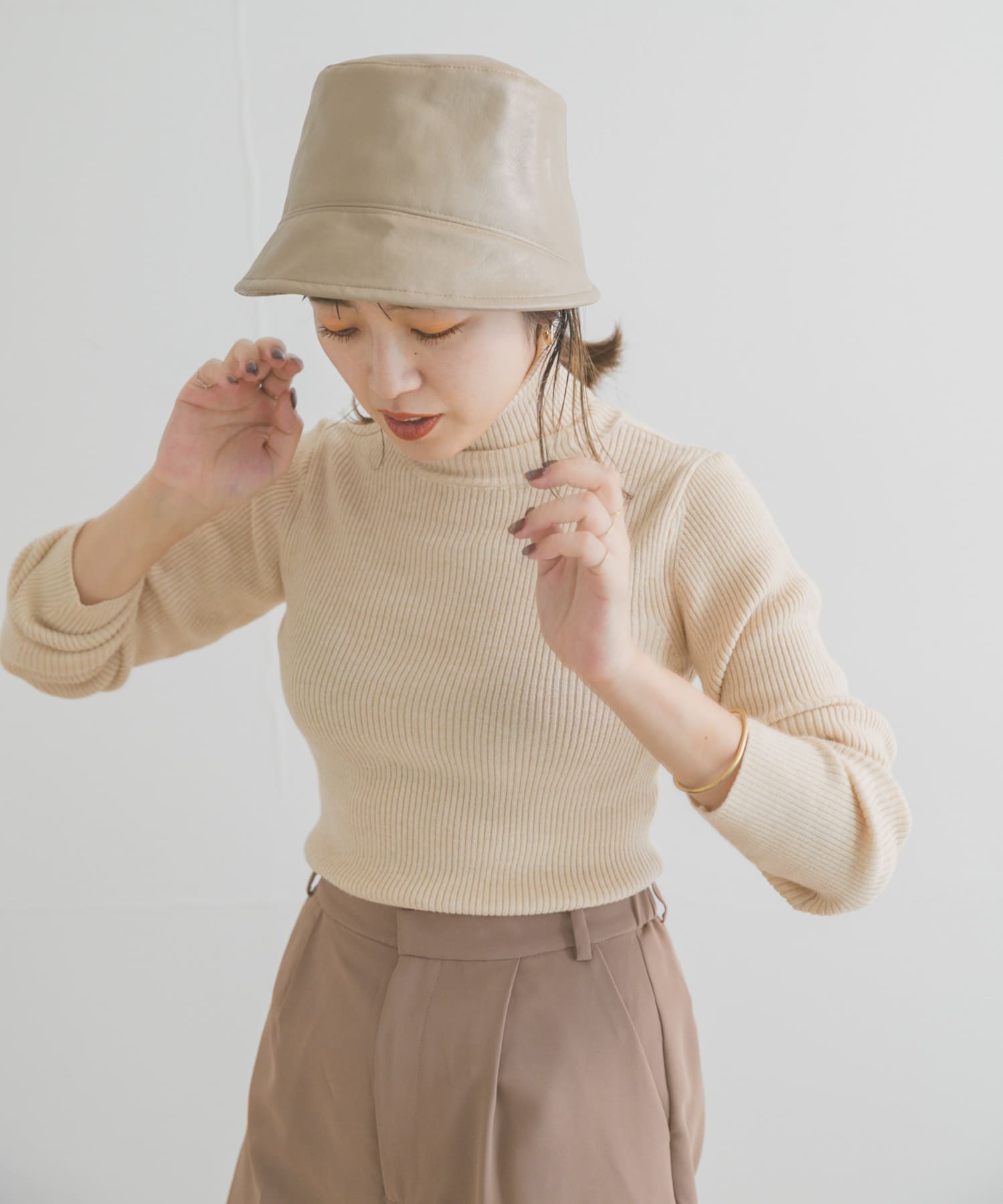 フェイクレザーキリカエハット BEG -