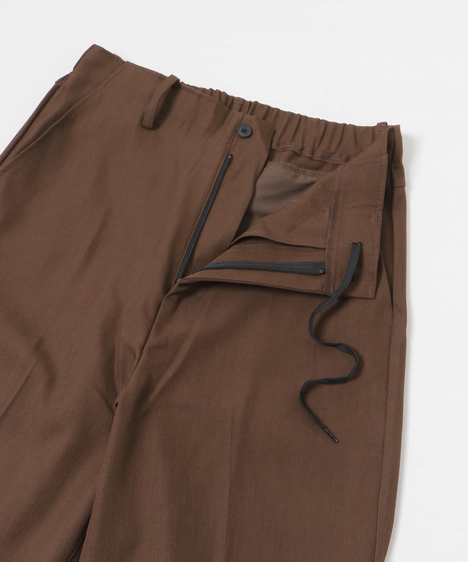 ストレッチツイル テーパードパンツ BRN M