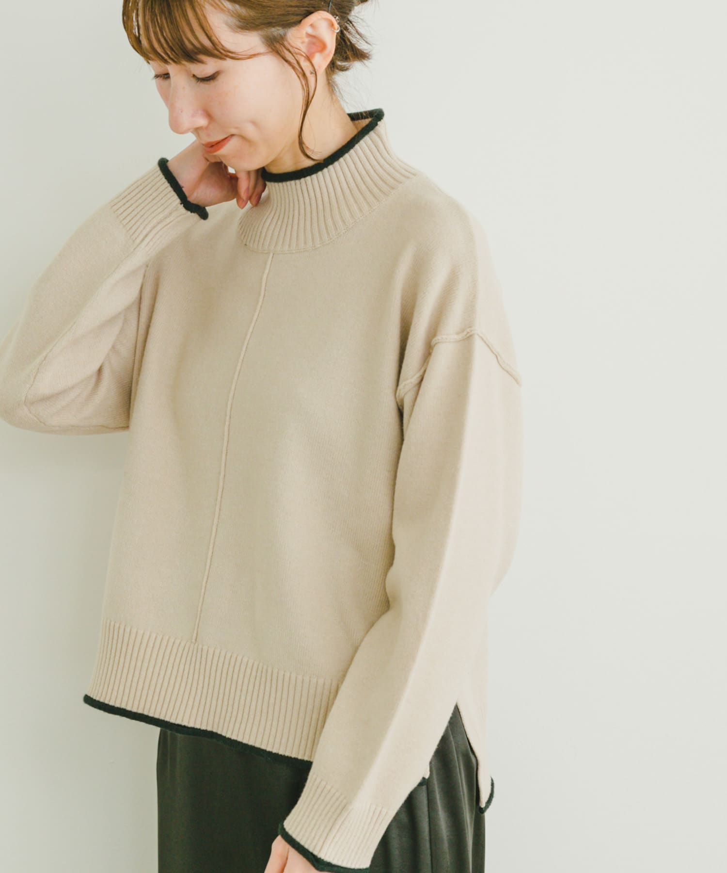 ハイショクハイネックニット