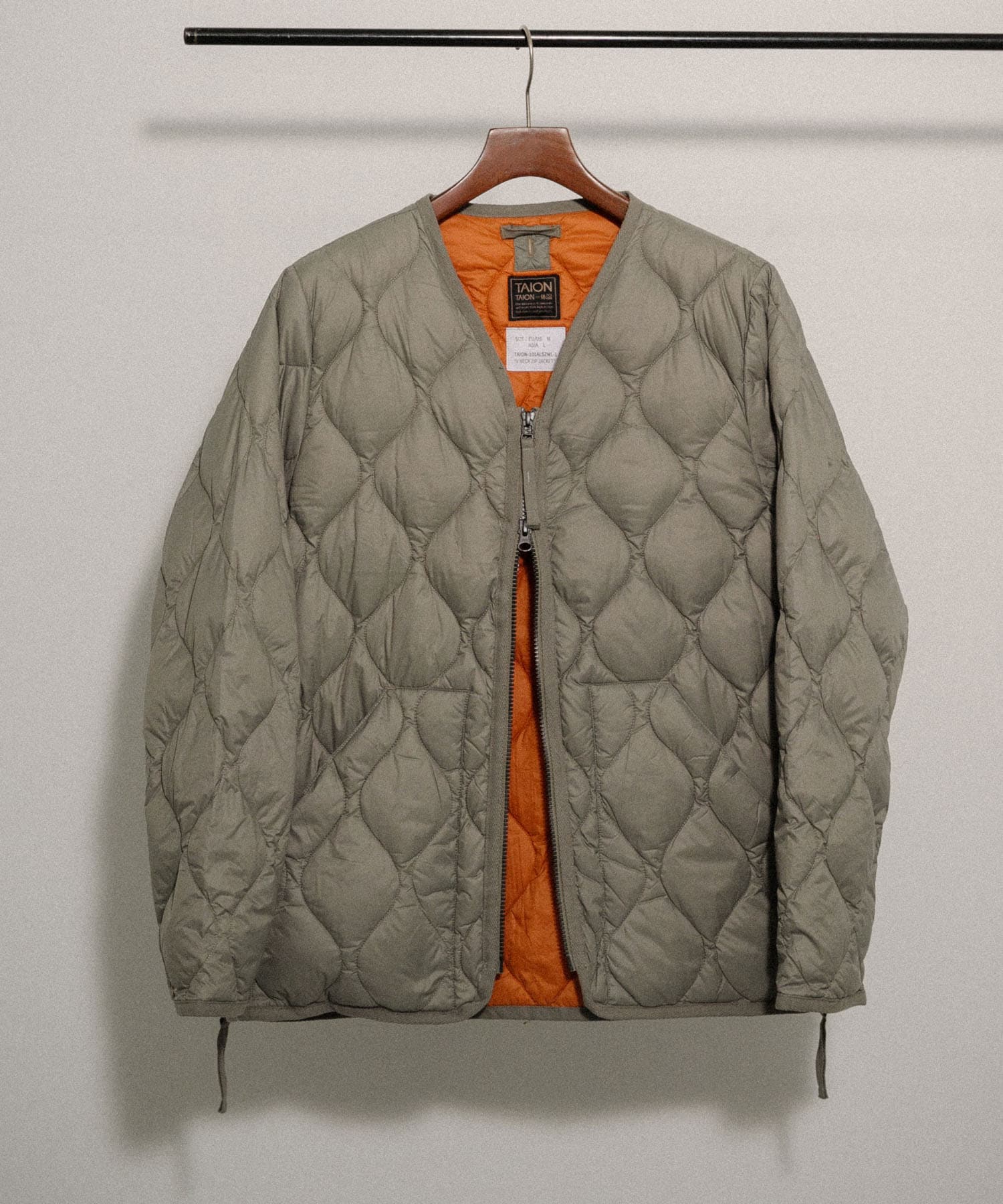 TAION　MILITARY Wzip V-NECK DOWN JACKET