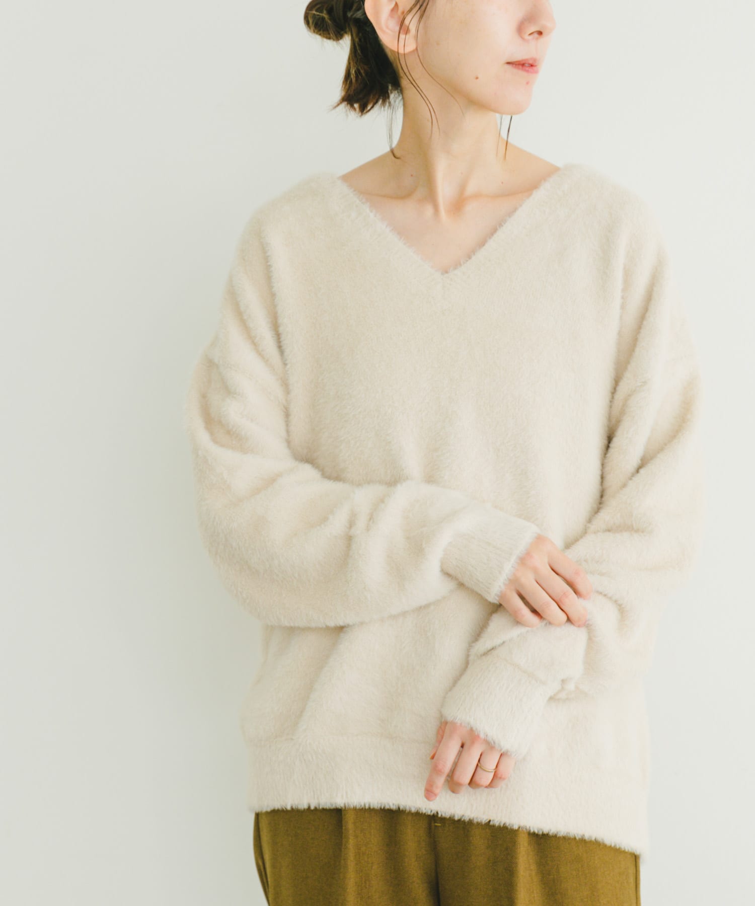 ミニシャギーVネックニット