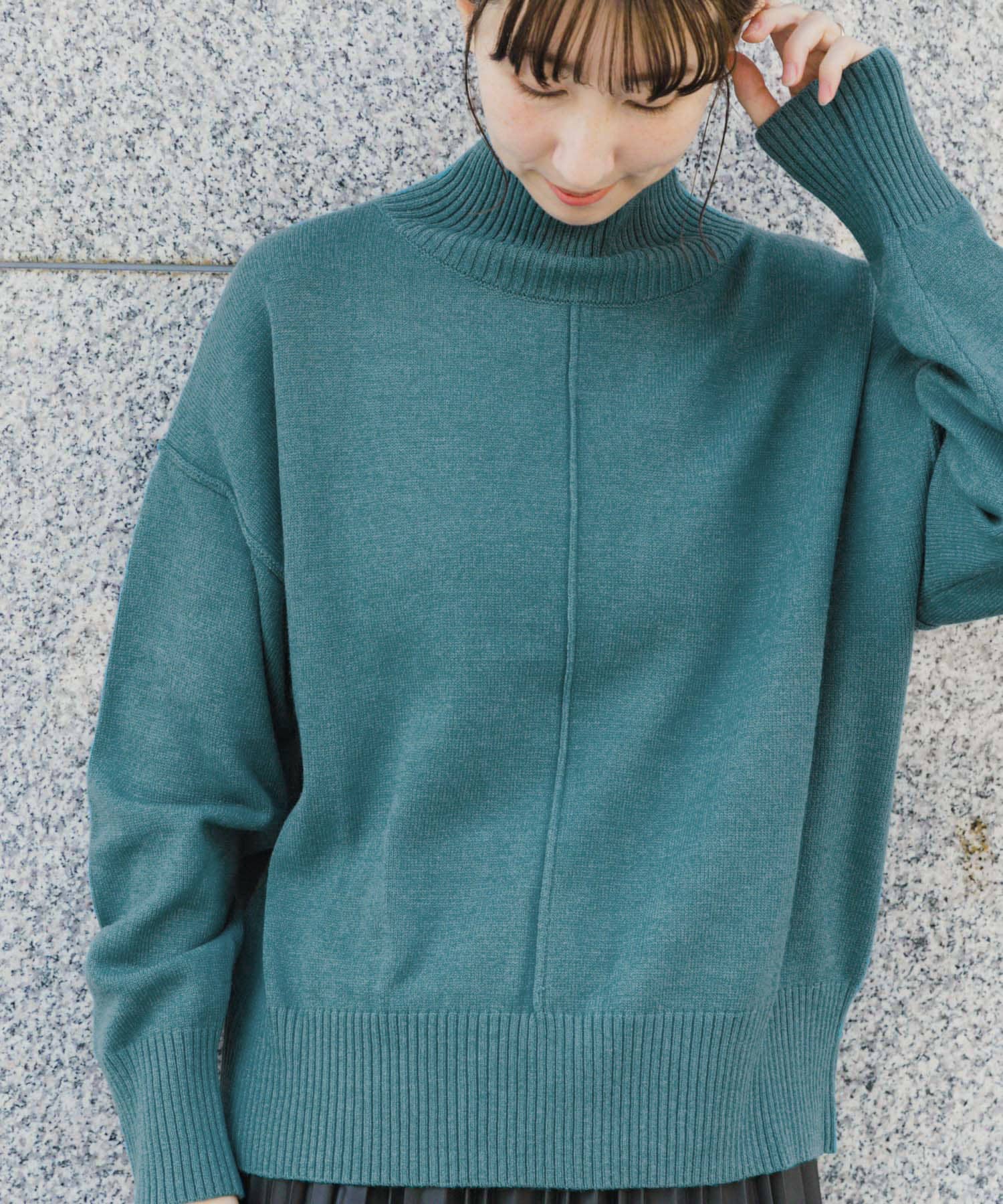 ハイネックワイドニット