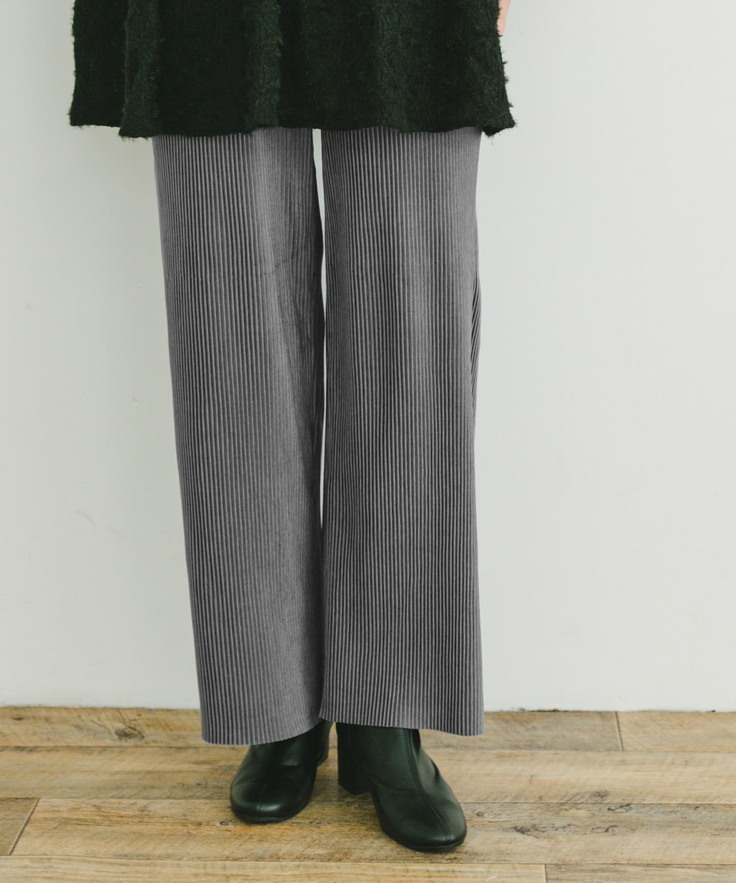 プリーツシャーリングパンツ