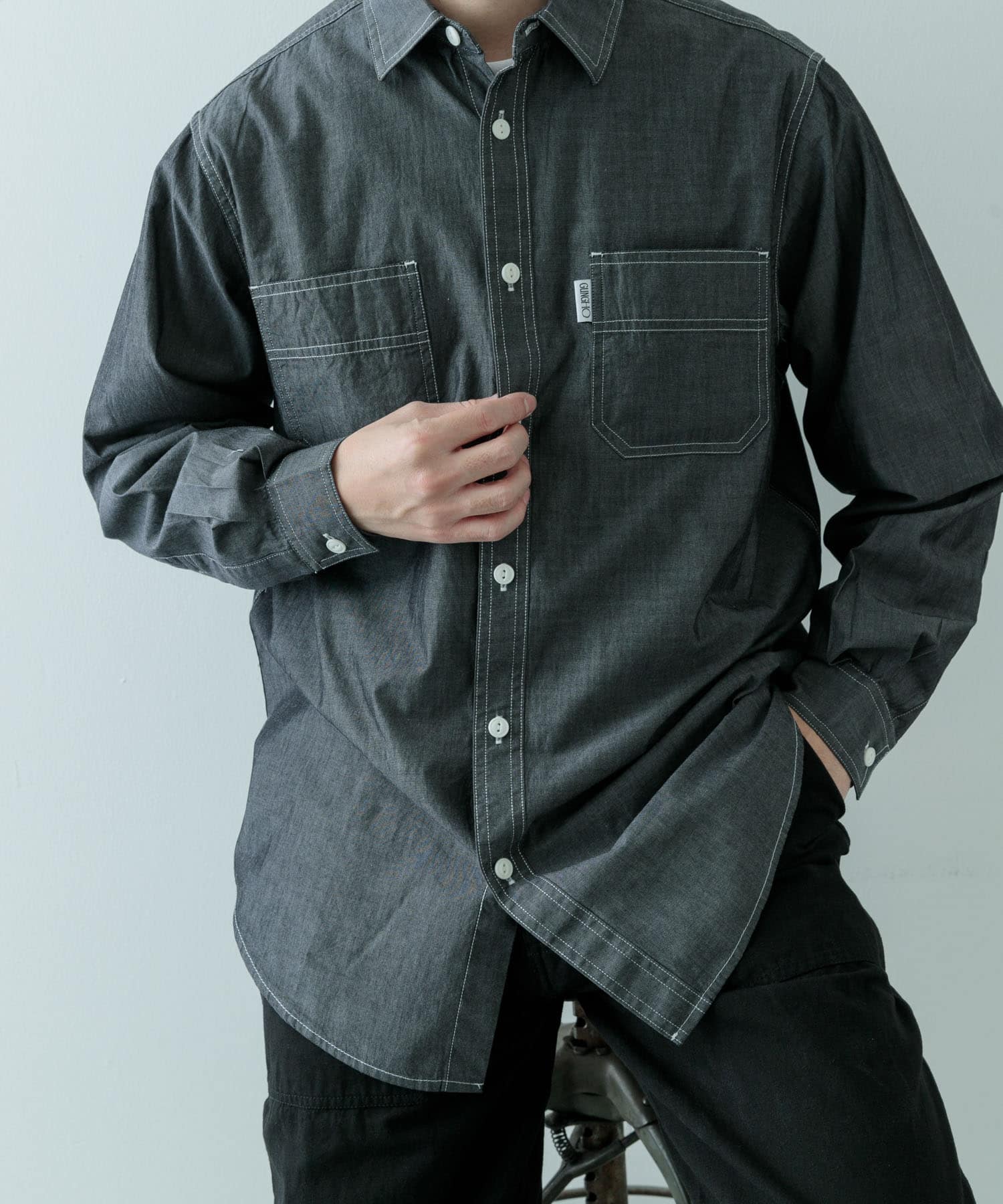 別注』GUNGHO×ITEMS シャンブレーワークシャツ(M BLU): トップス