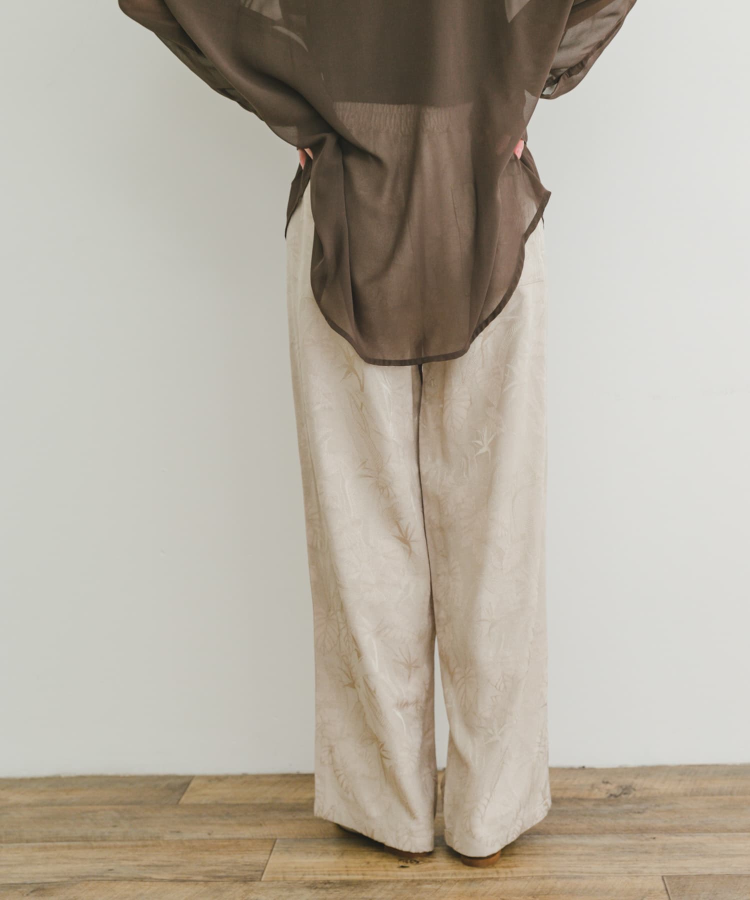 サテンジャガードイージーパンツ