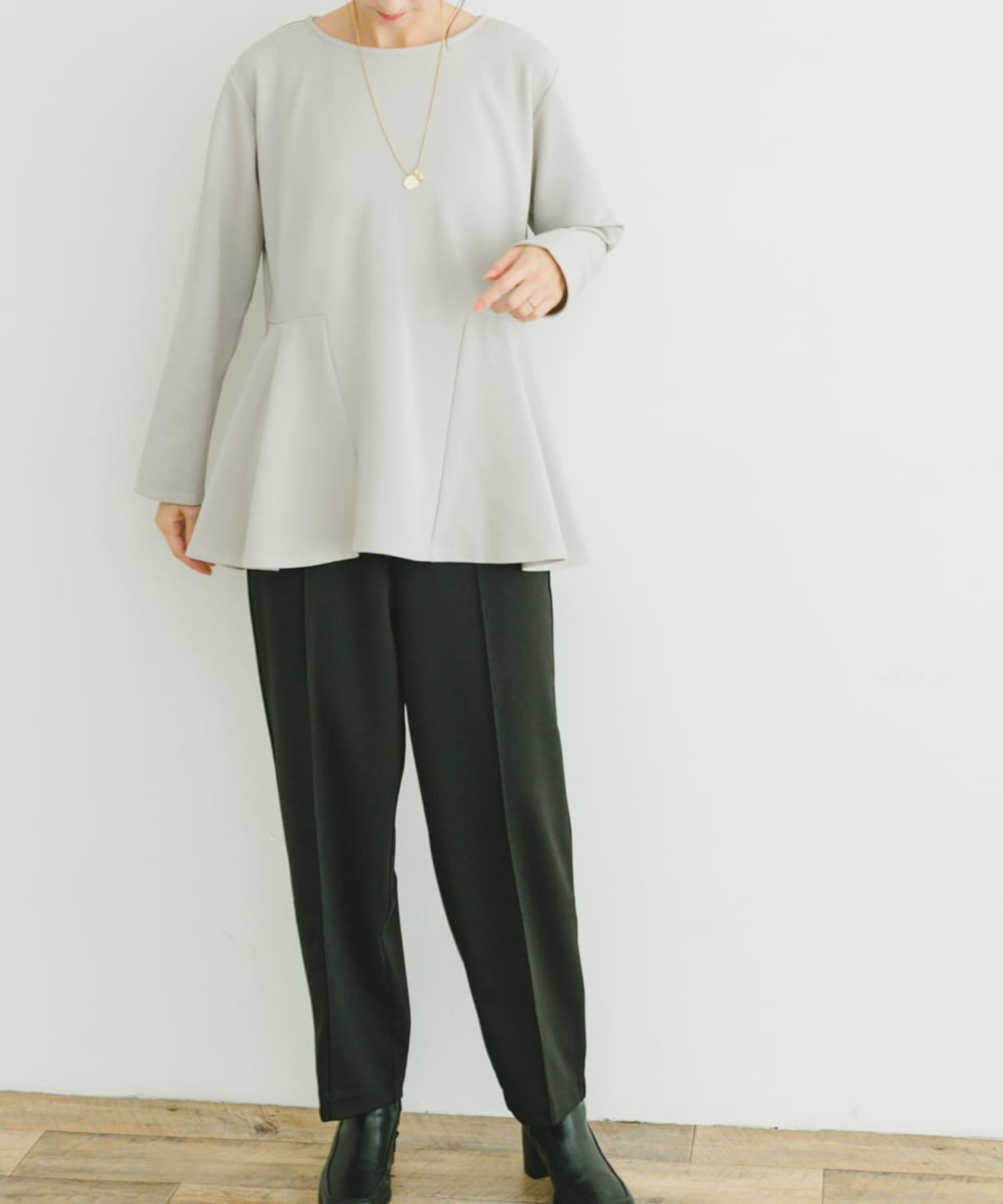 ペプラムトップス×パンツセット