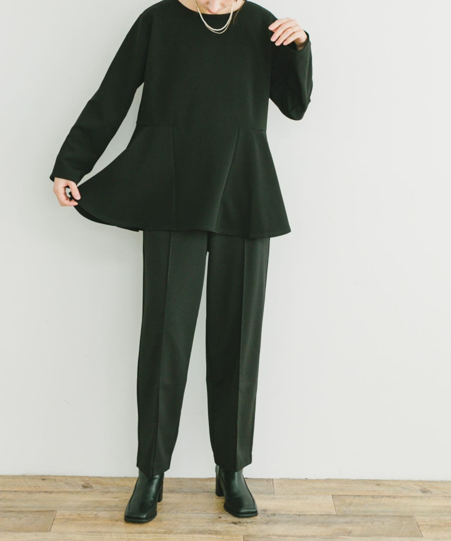 ペプラムトップス×パンツセット