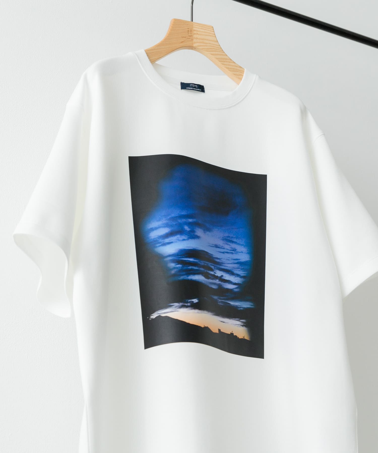 Art Graphic ポンチTシャツ Dawn