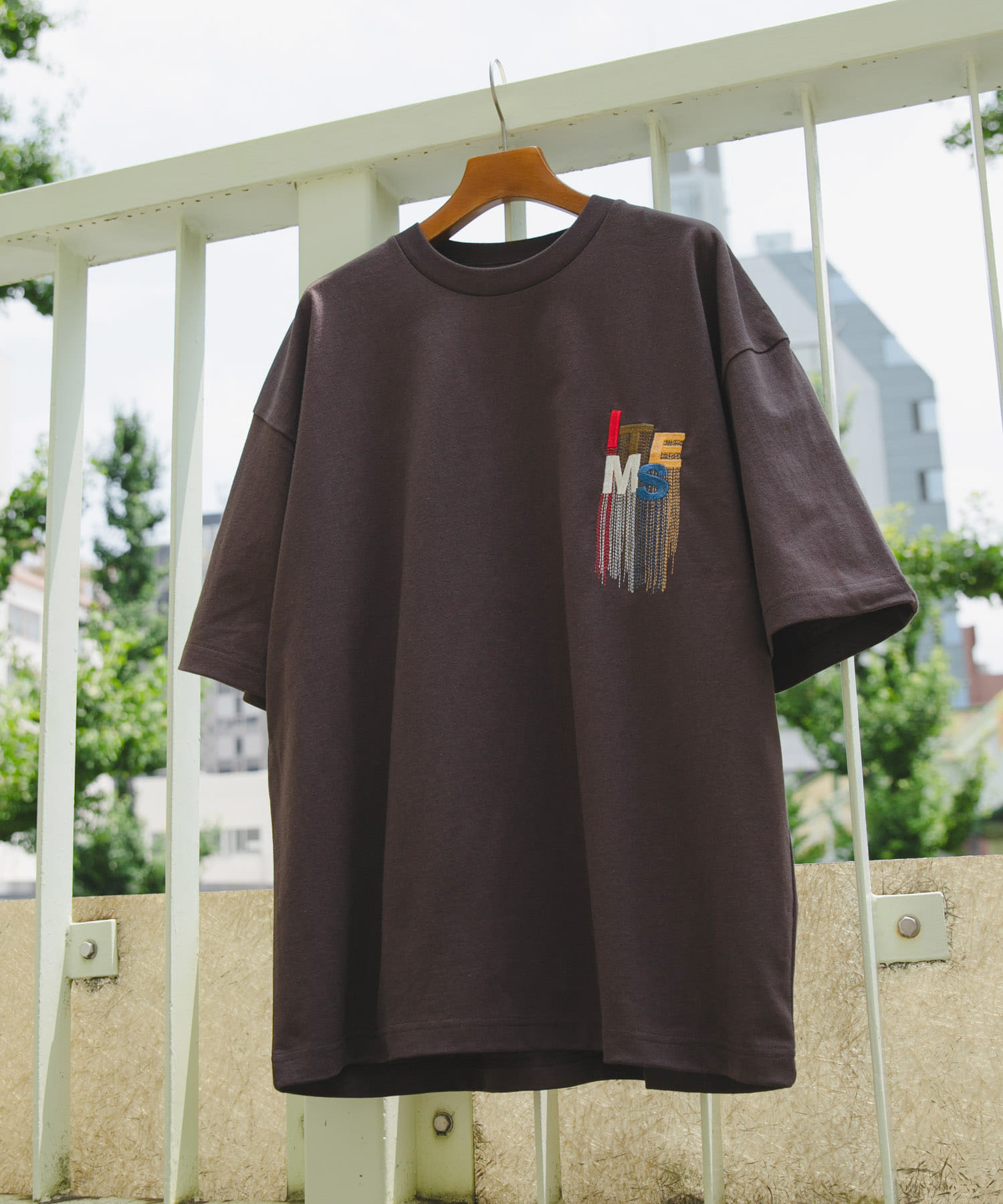 フリンジ刺繍T-shirts Logo