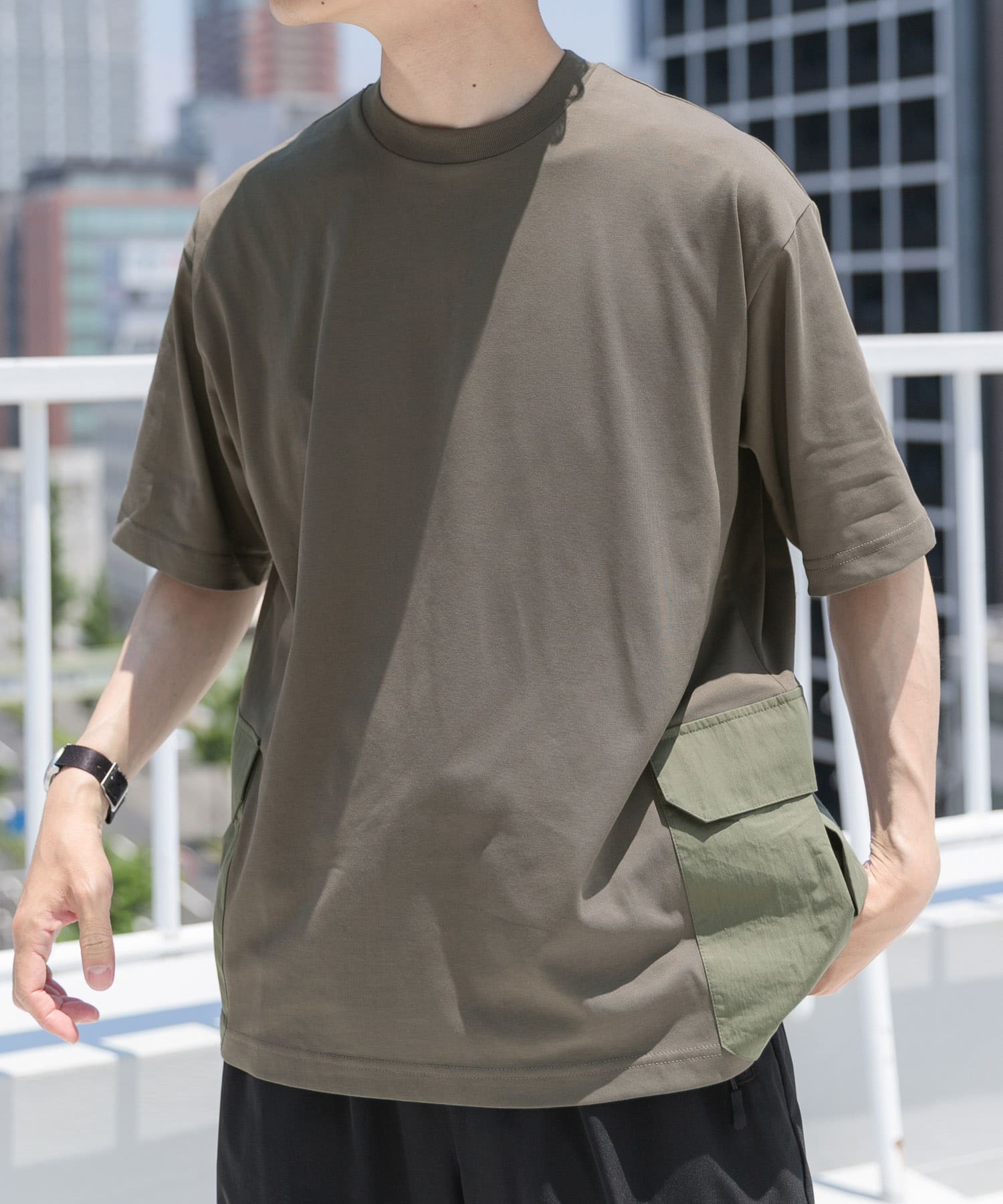 サイドポケットキリカエクルーネックTシャツ