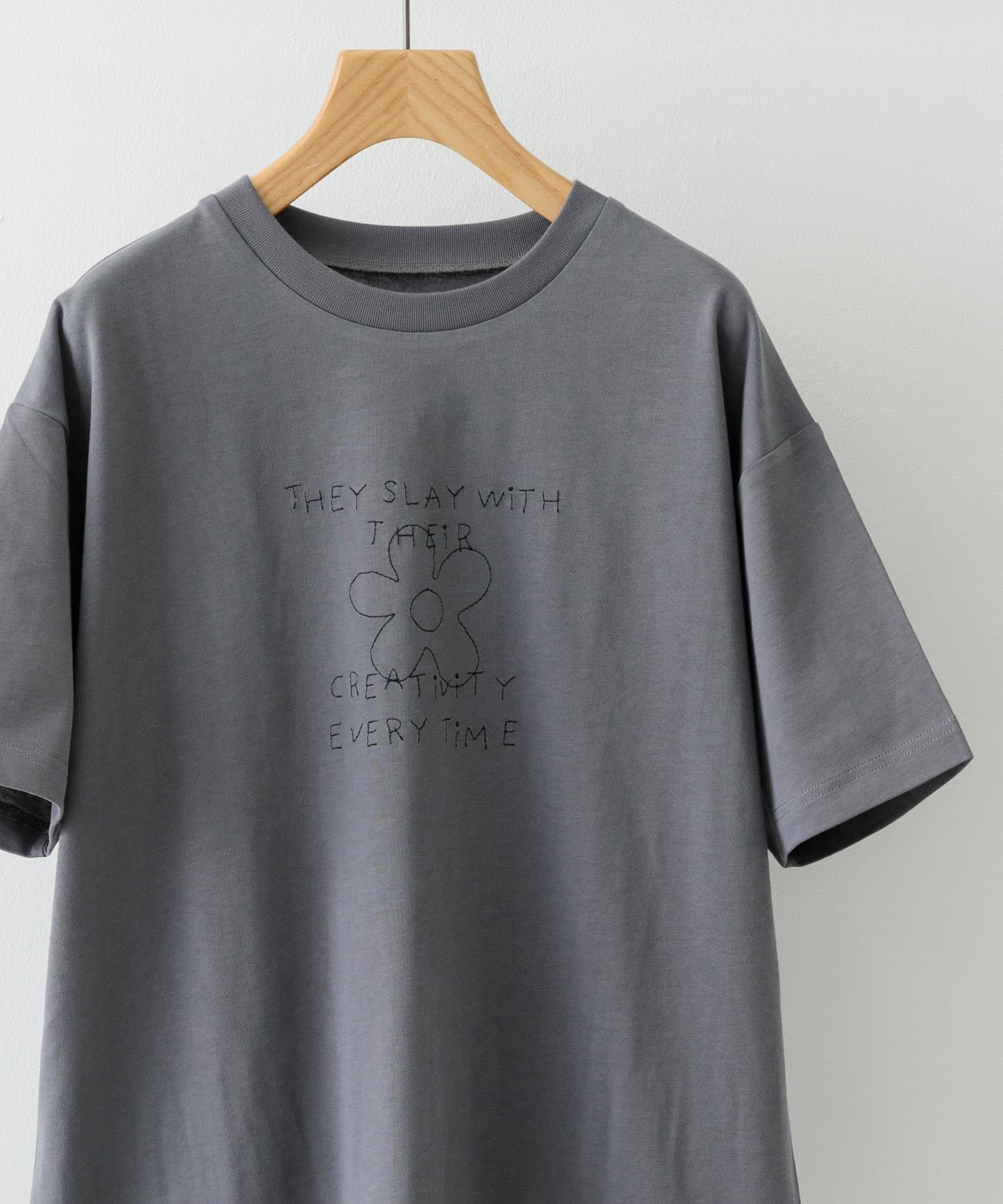 レタード刺繍Tシャツ creativity CHA M
