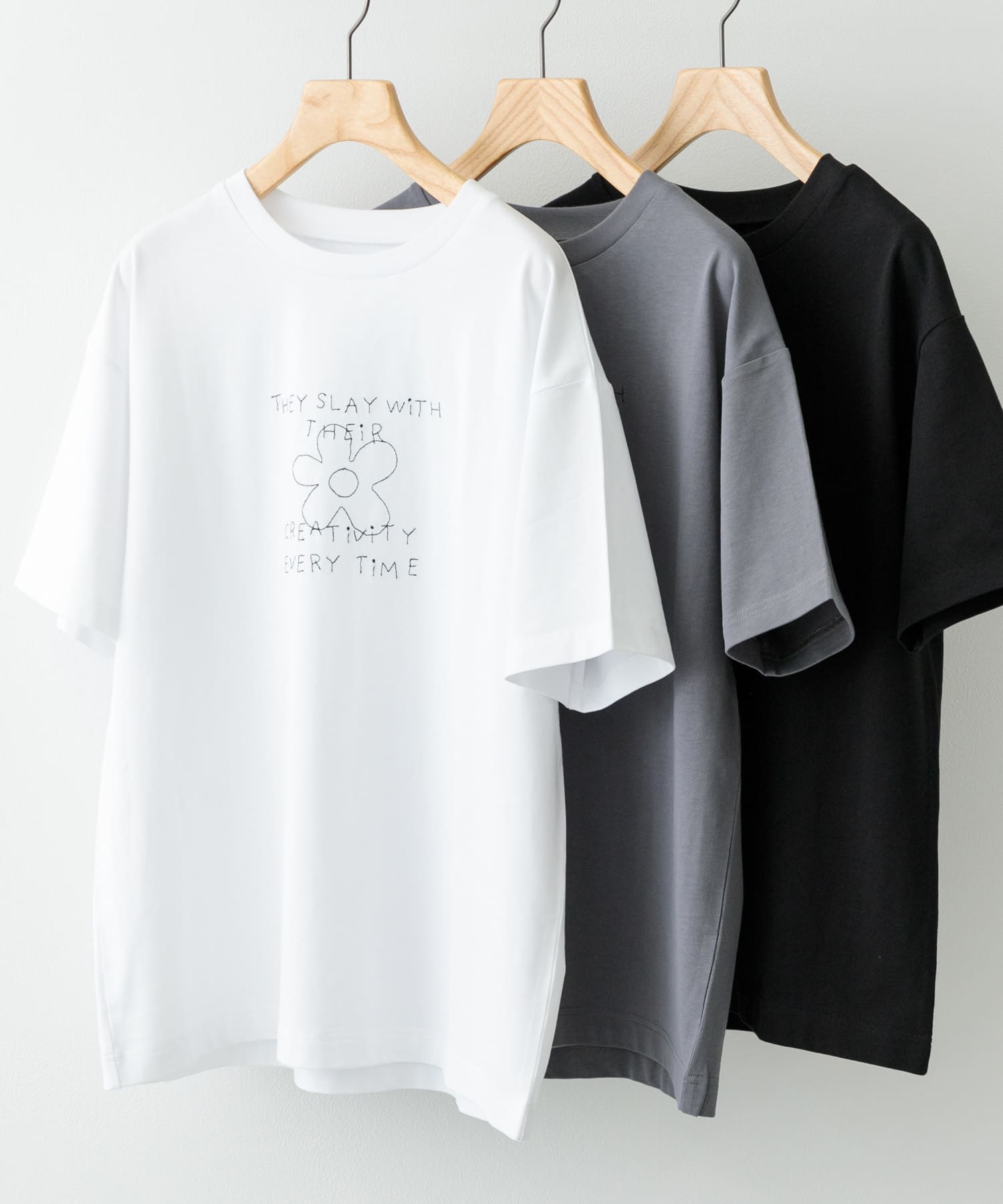 レタード刺繍Tシャツ creativity WHT L
