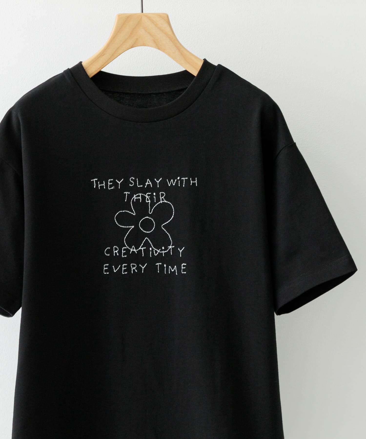 レタード刺繍Tシャツ creativity BLK L