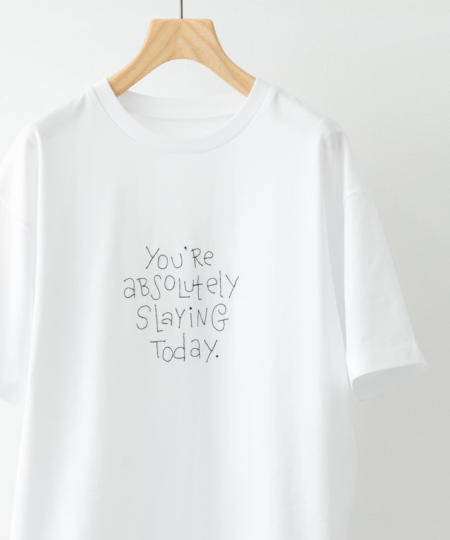 レタード刺繍Tシャツ slaying today WHT L