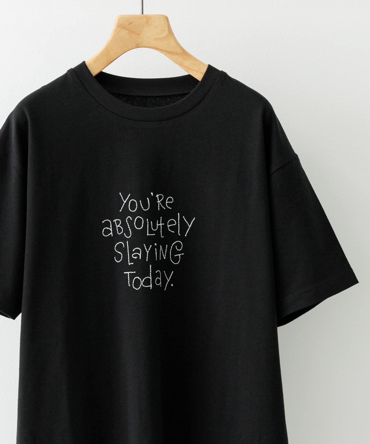 レタード刺繍Tシャツ slaying today