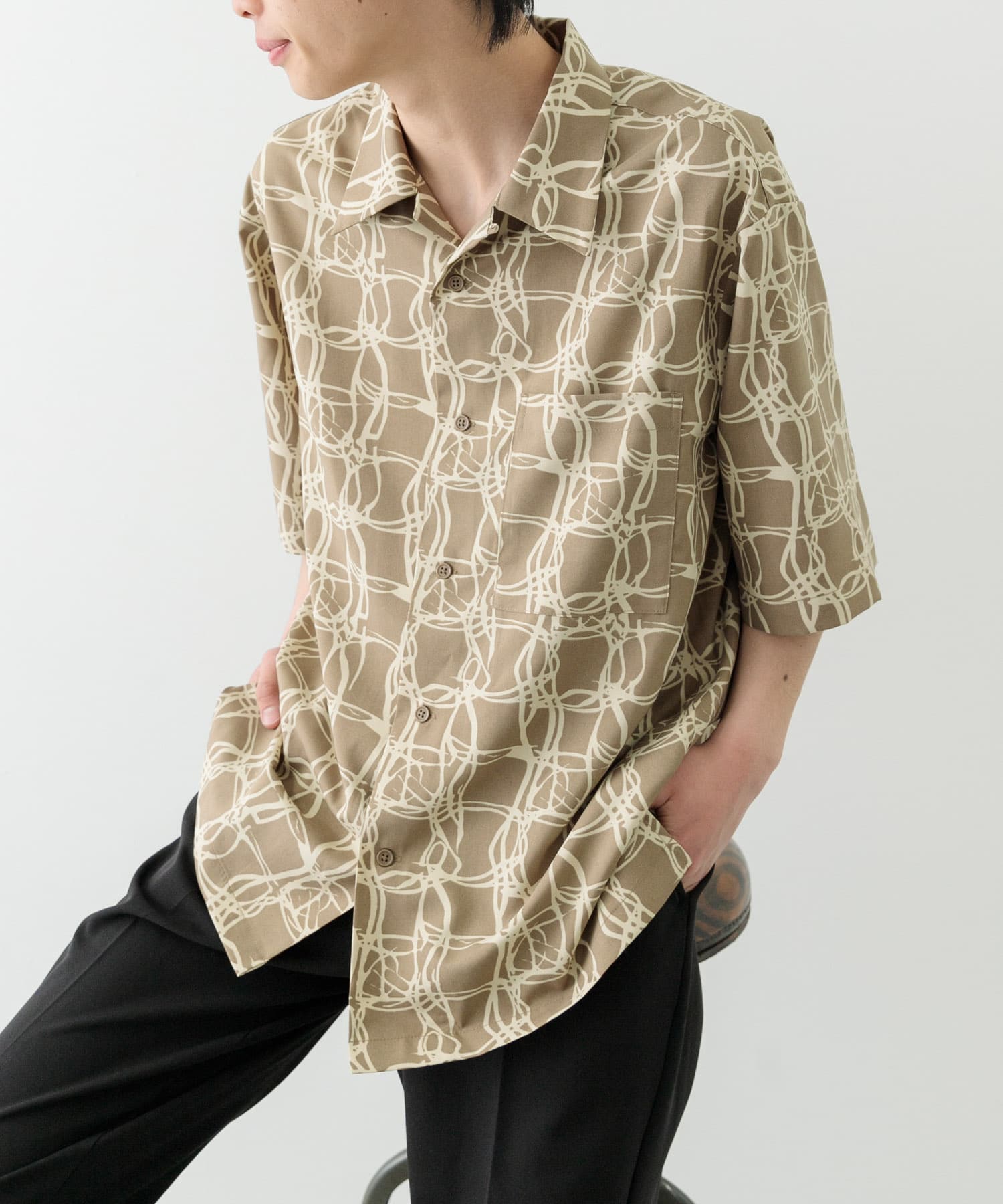 ラインアートプリントオープンカラー半袖シャツ