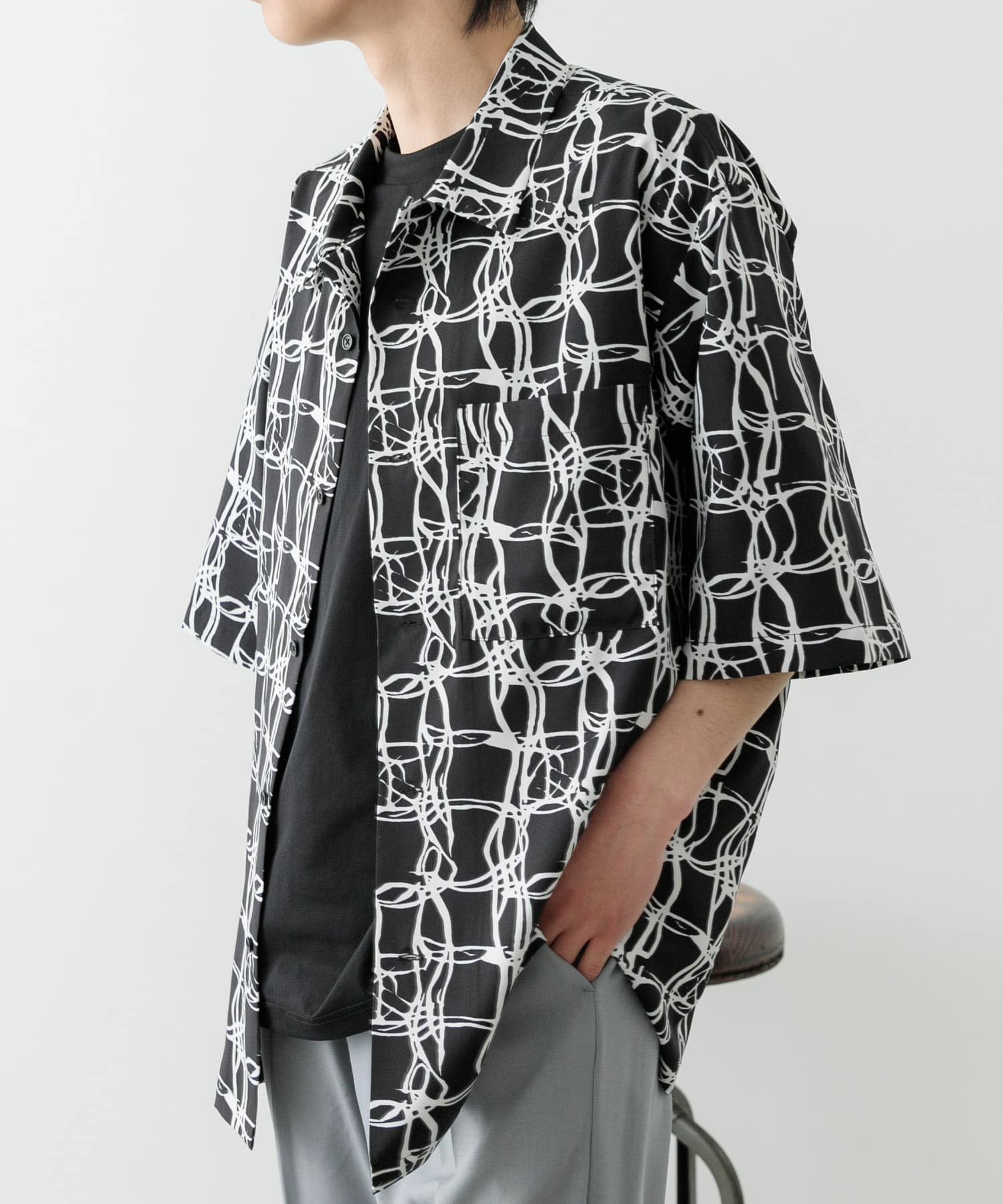 ラインアートプリントオープンカラー半袖シャツ