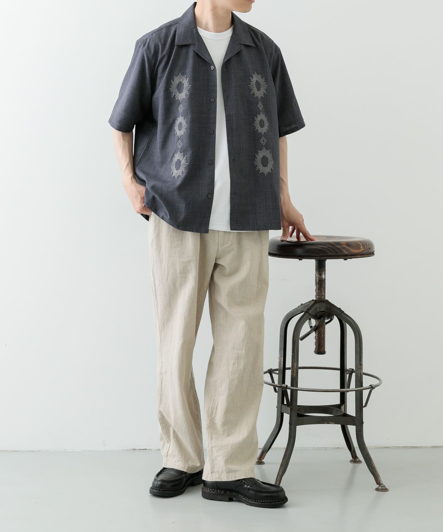 モチーフ刺繍ドライタッチ 半袖シャツ CHA M