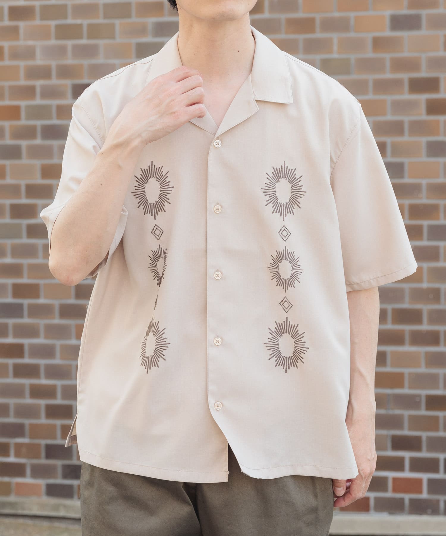 モチーフ刺繍ドライタッチ 半袖シャツ(M CHA): トップス｜URBAN