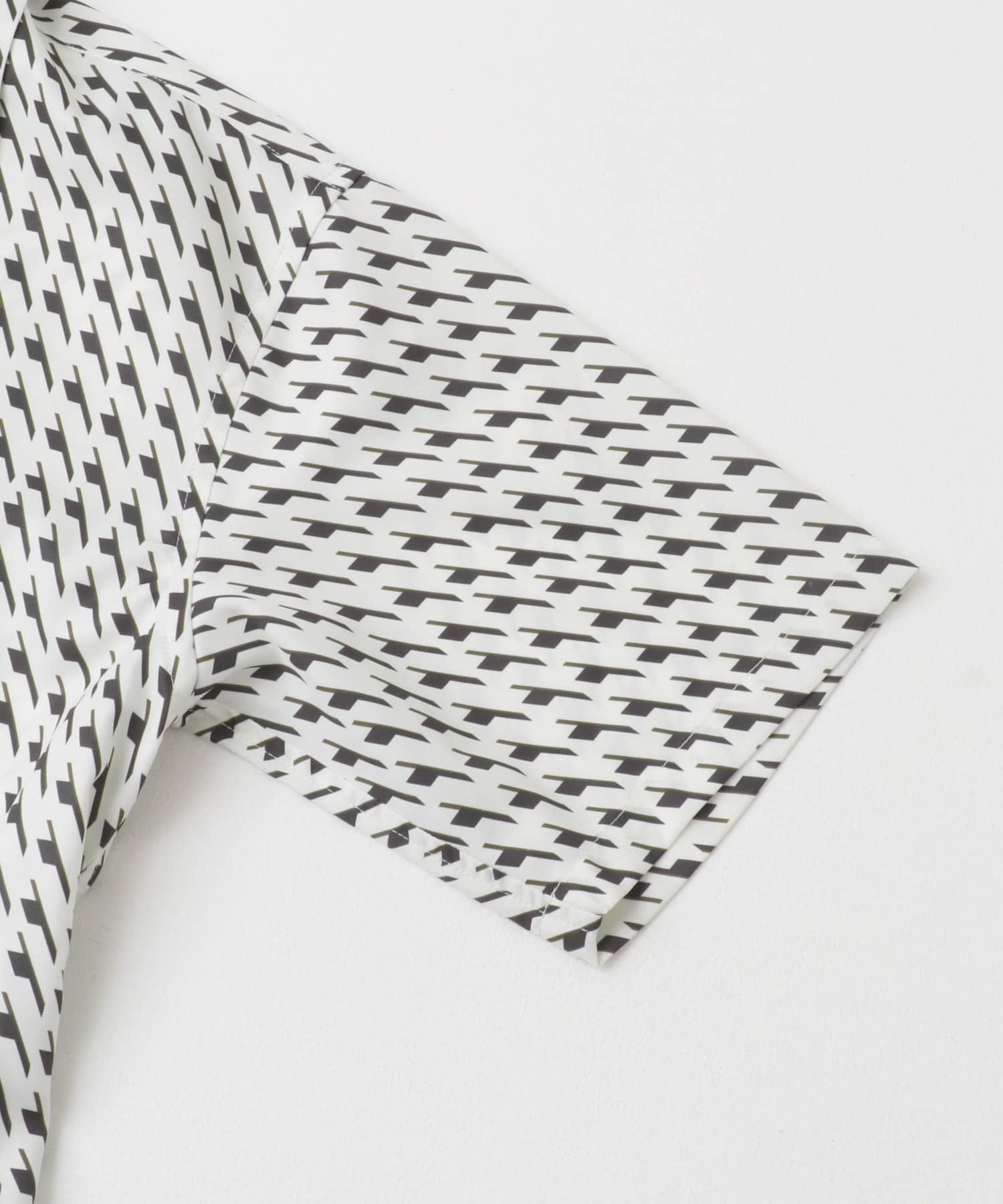 ジオメトリックプリントオープンカラーシャツA OFF M