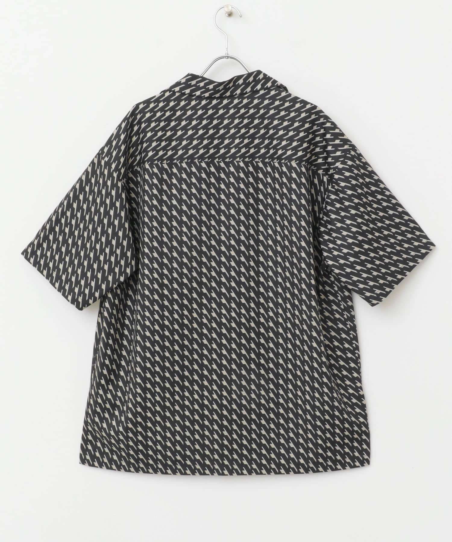 ジオメトリックプリントオープンカラーシャツA NVY M