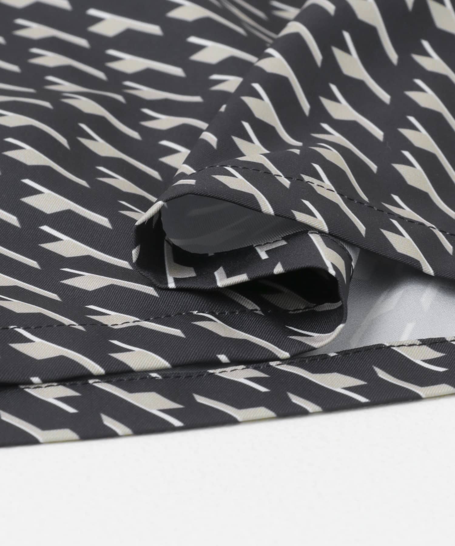 ジオメトリックプリントオープンカラーシャツA NVY M