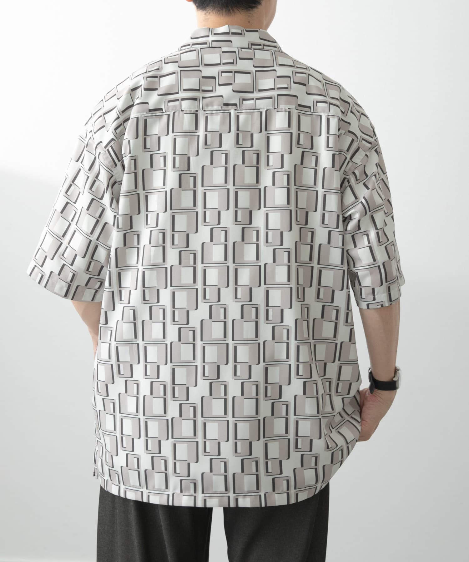 ジオメトリックプリントオープンカラーシャツB(M BEG): トップス