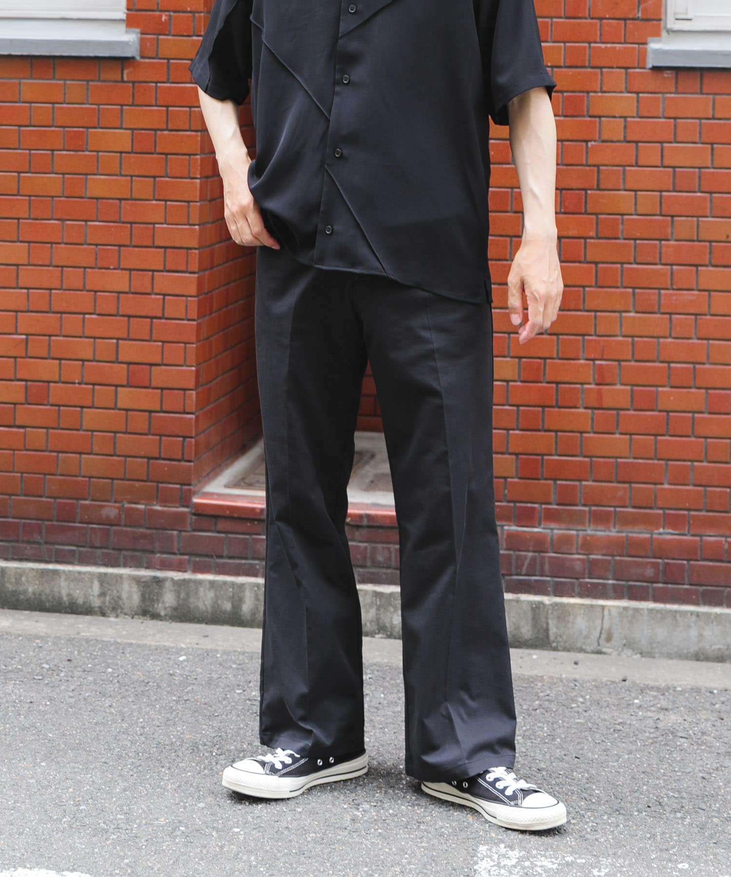 センタープレスフレアードトラウザー