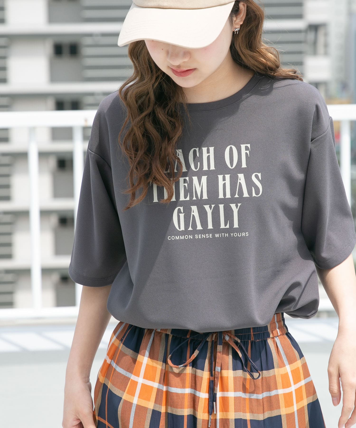 カットジョーゼットロゴTシャツ