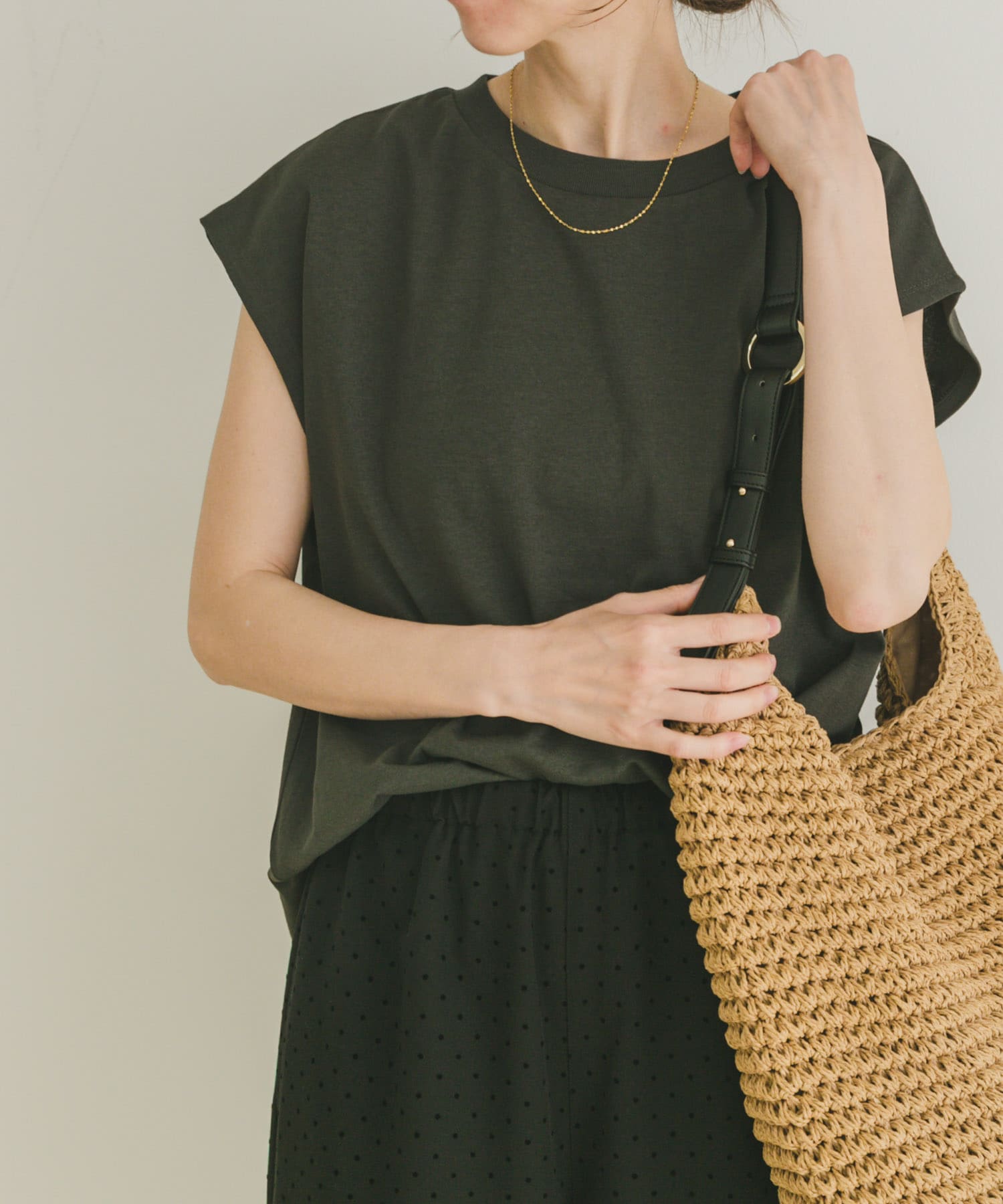 クルーネックノースリTシャツ