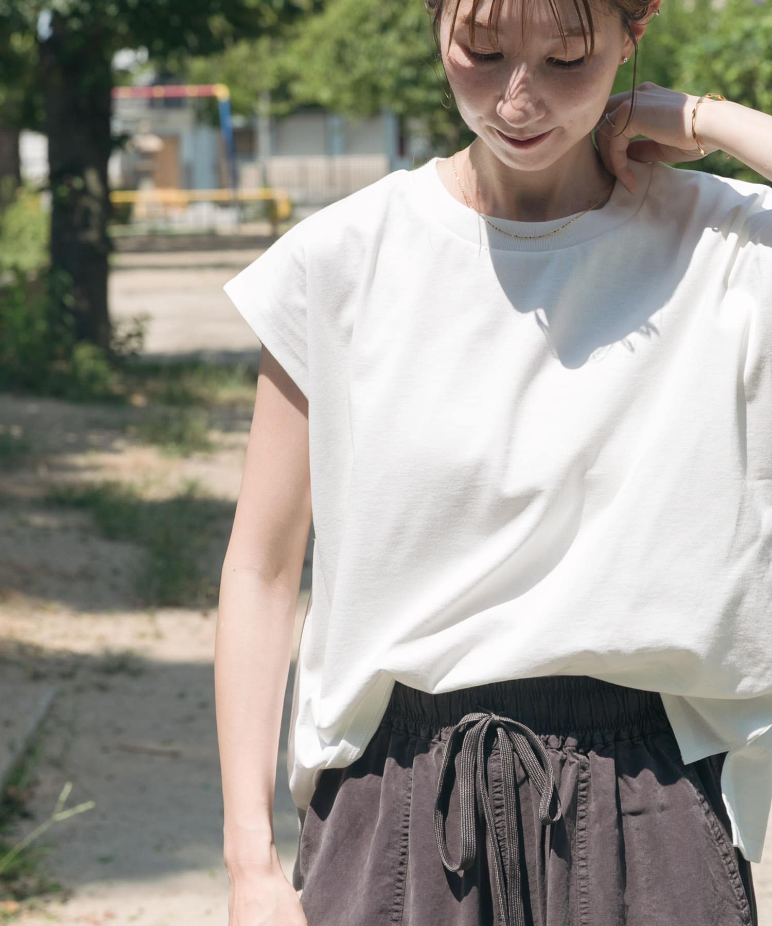 クルーネックノースリTシャツ