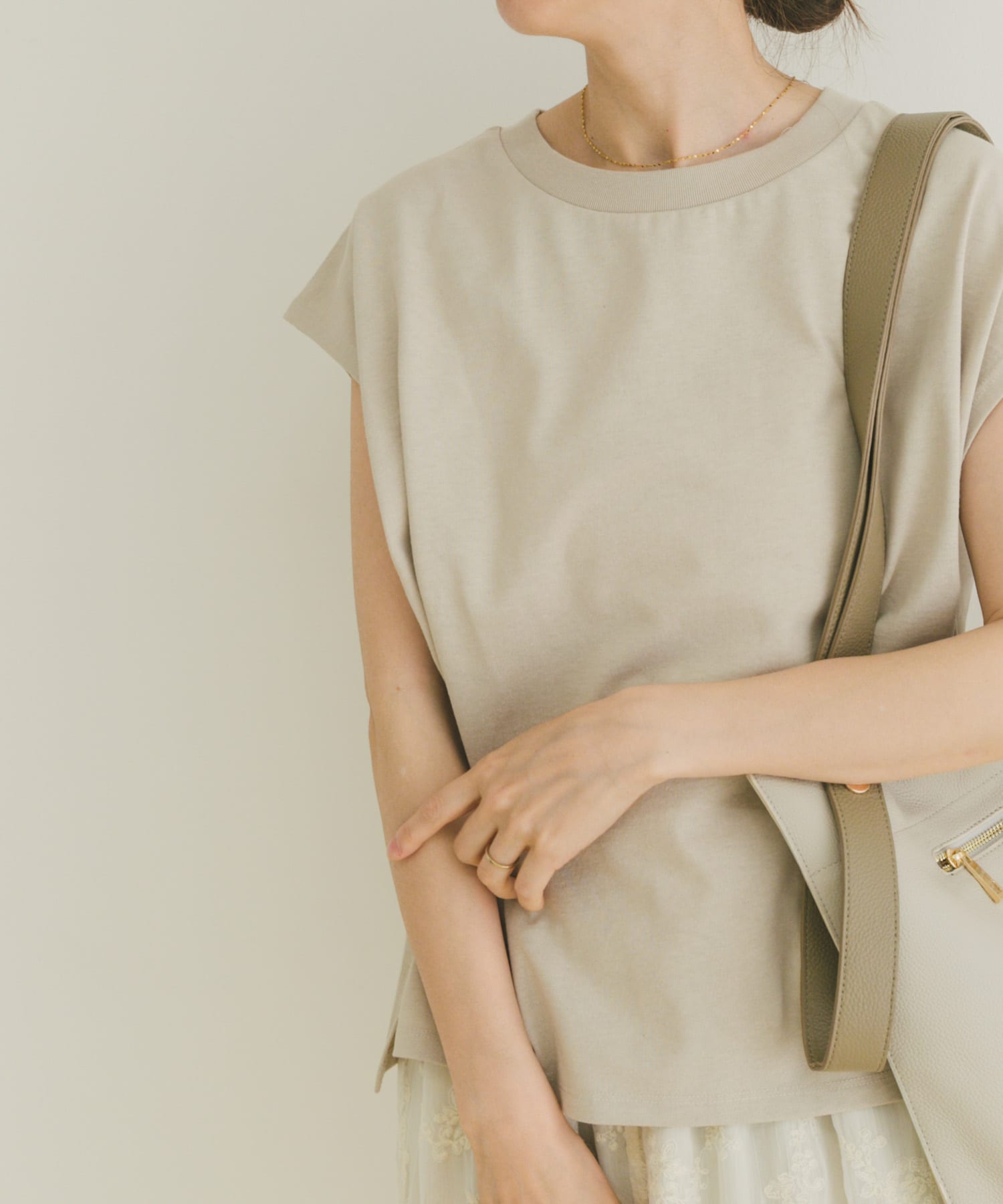 クルーネックノースリTシャツ