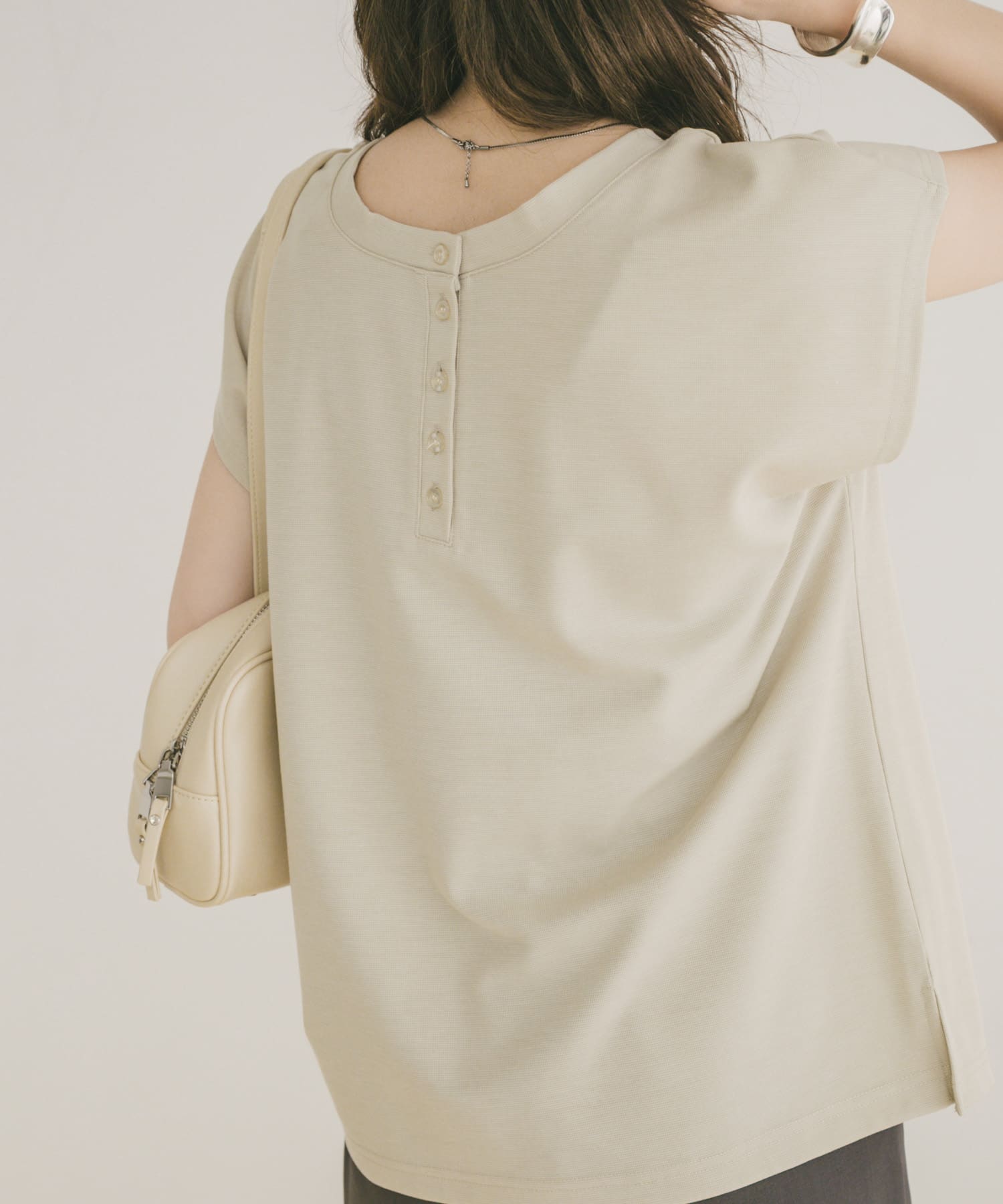 バックボタンフレンチTシャツ