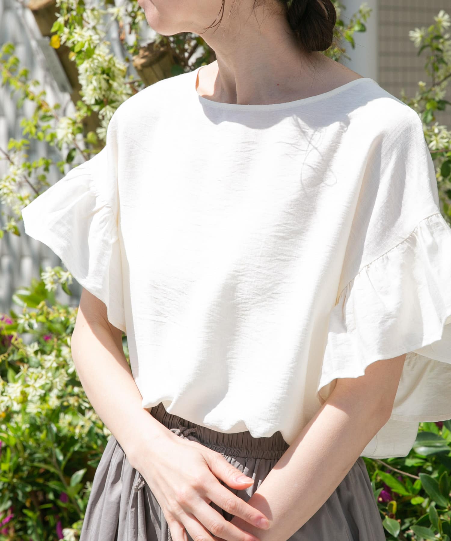 袖フリルブラウス