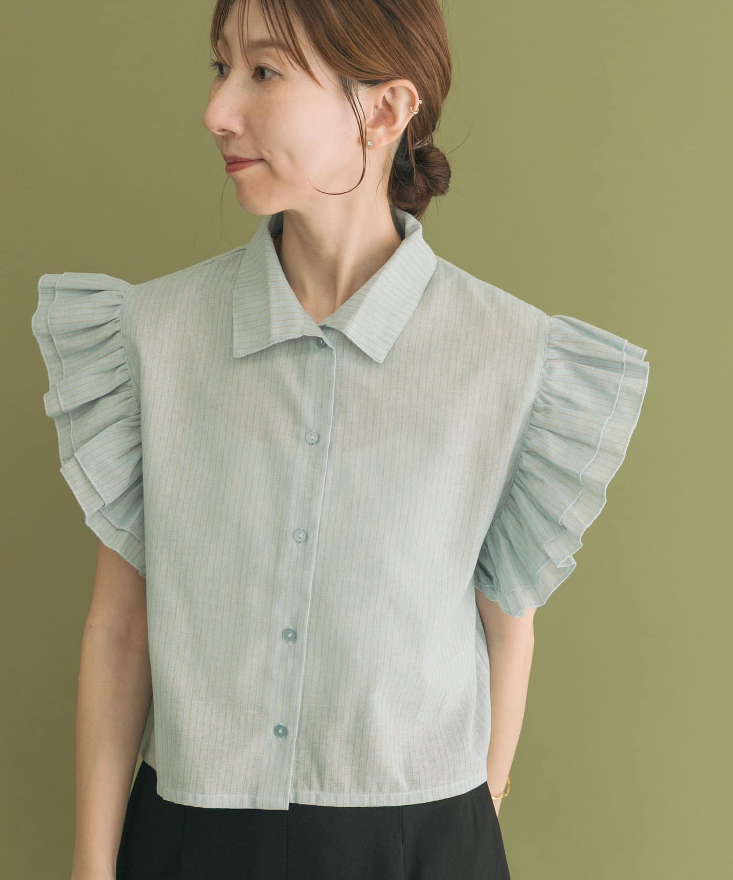 フリルリネンショートブラウス