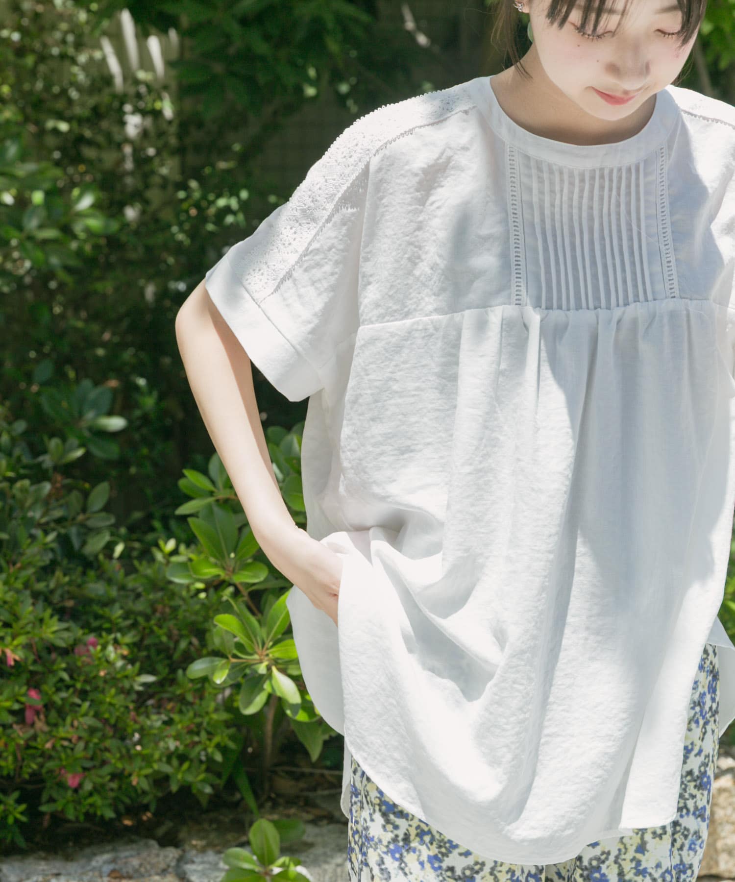 ピンタックレースブラウス