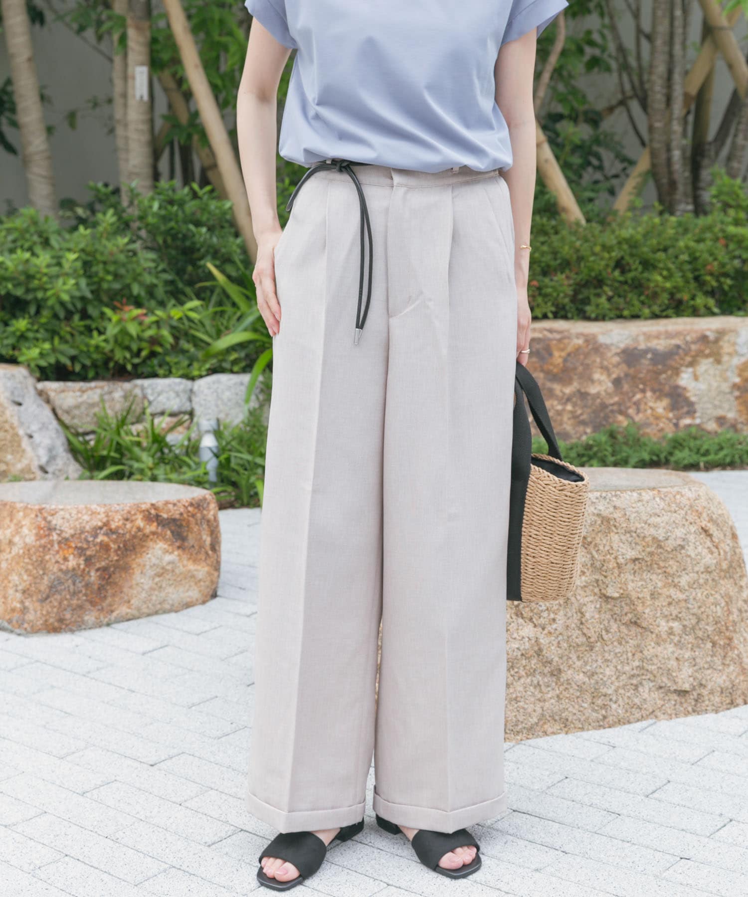 ベルト付きパンツ